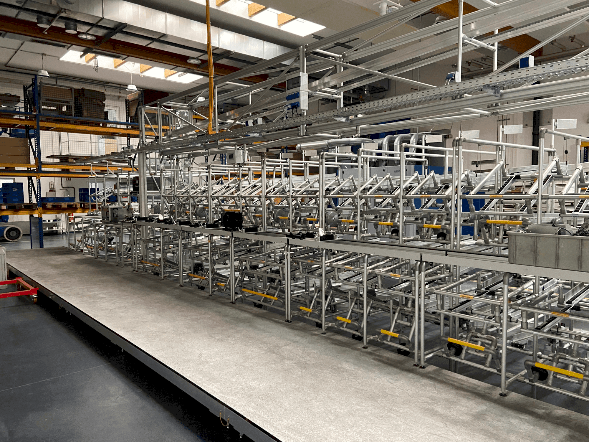 Вид станка ITEM Montageplatz Venta спереди