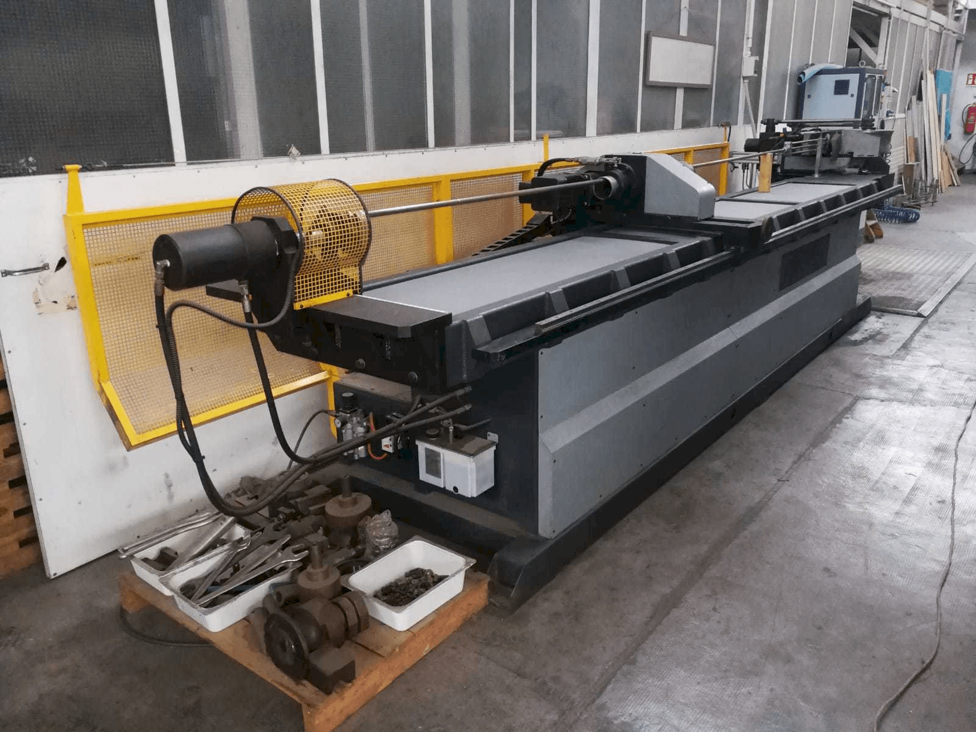 Вид станка MACRI EURO 80 CN3PC спереди