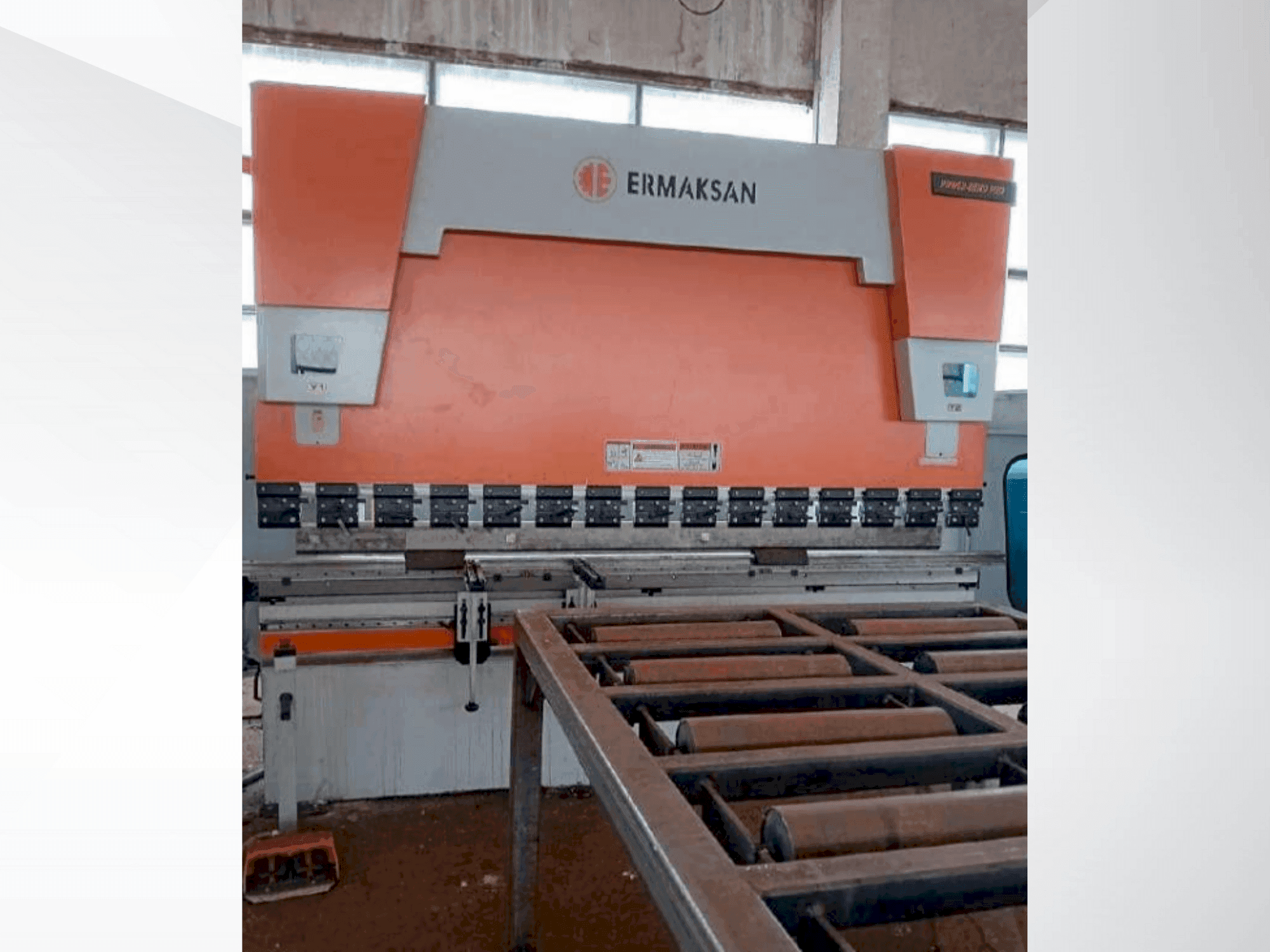 Вид станка ERMAKSAN POWER BEND PRO 3100-175 спереди