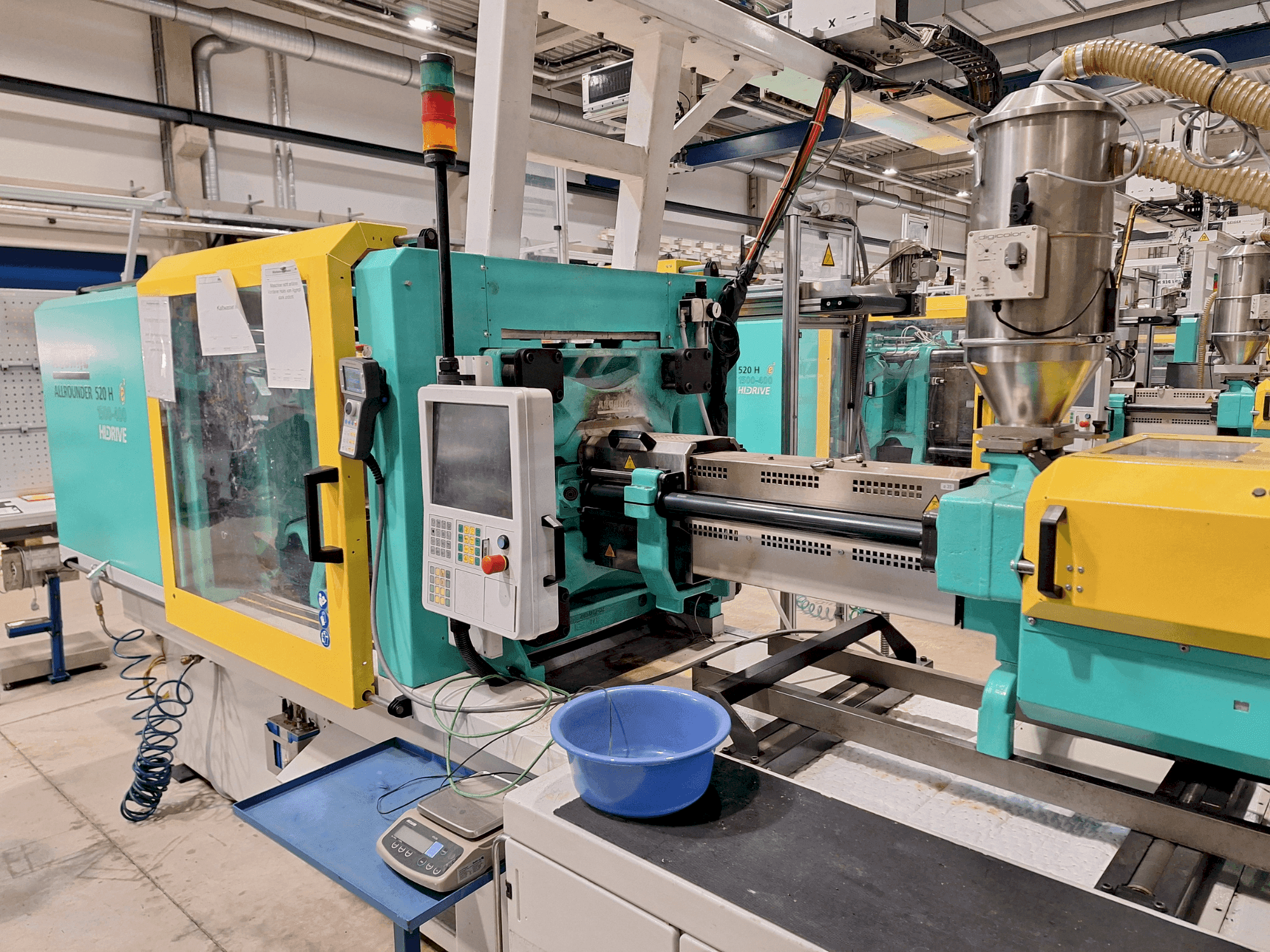 Вид станка Arburg 520 H 1500-400 спереди
