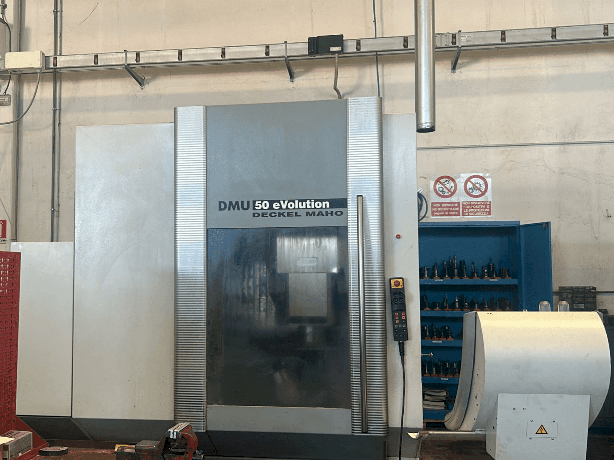 Вид станка DECKEL MAHO DMU 50 Evolution спереди