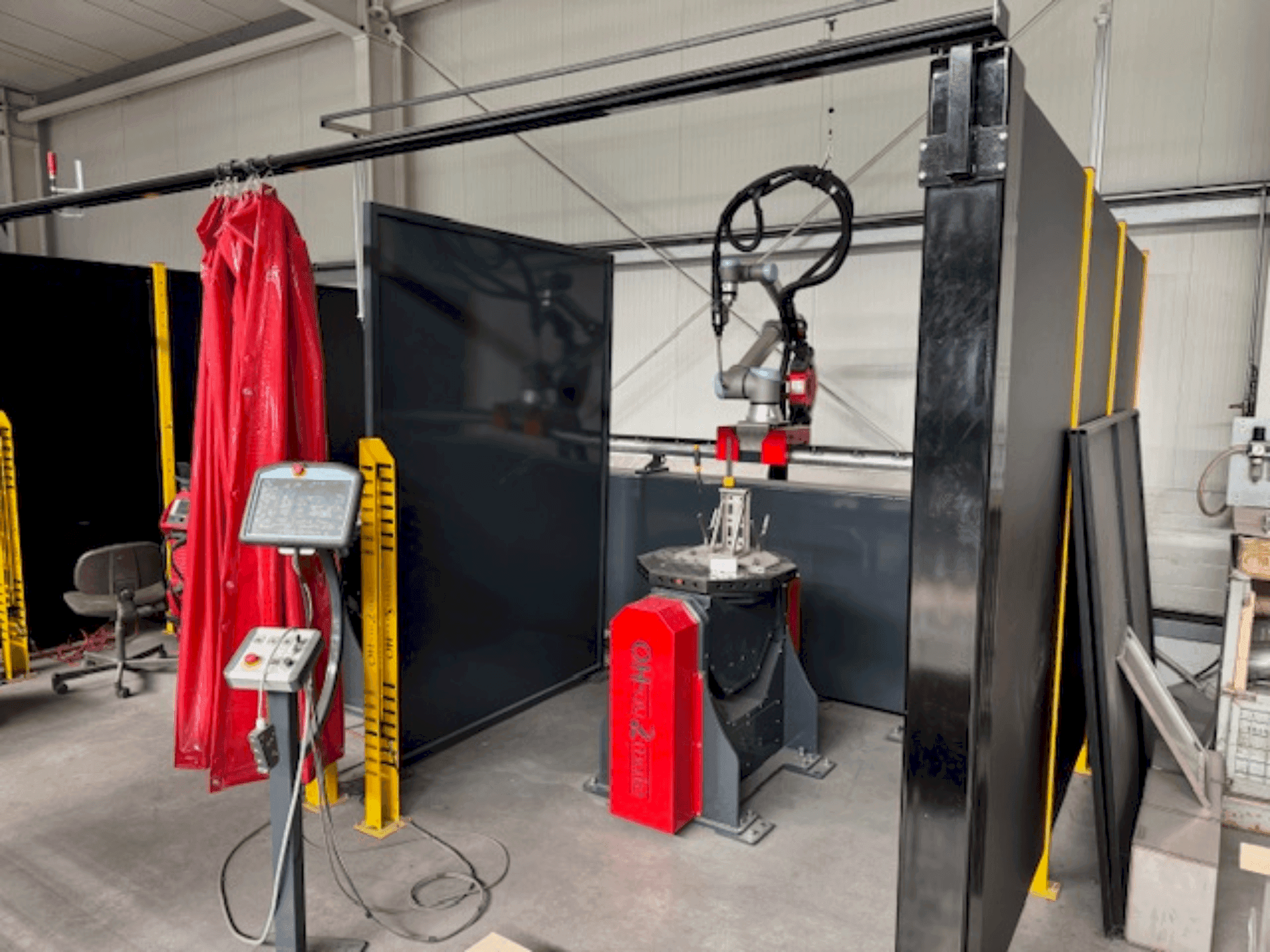 Вид станка FRONIUS UR10 Roboter e-Series спереди