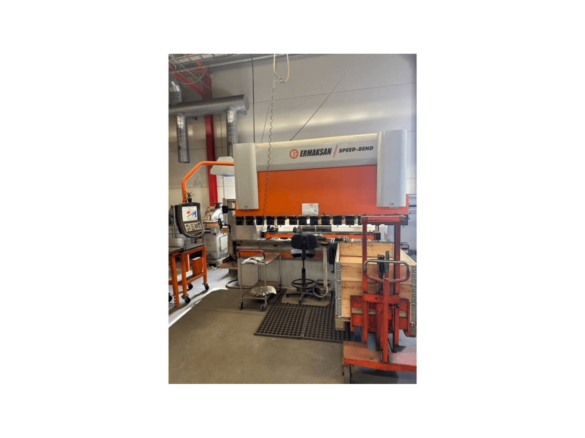 Вид станка ERMAKSAN Speedbend 3135 спереди