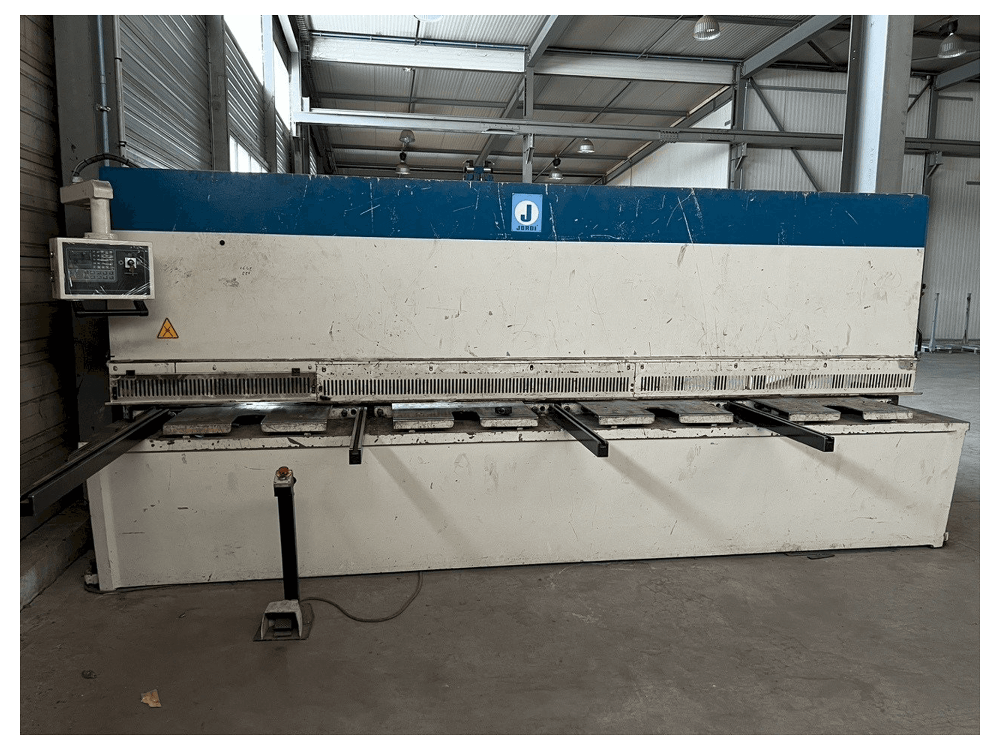 Вид станка JORDI CH 413 спереди