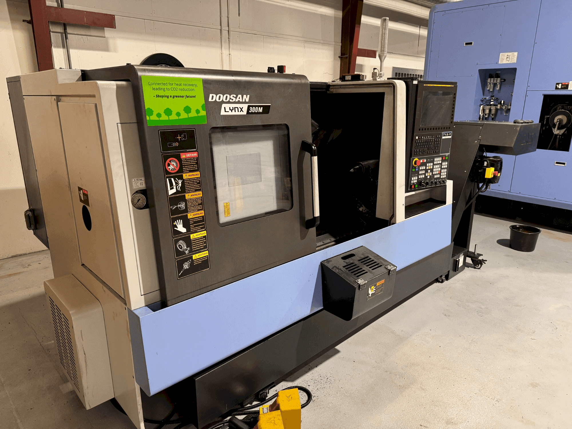 Вид станка DOOSAN LYNX 300M спереди