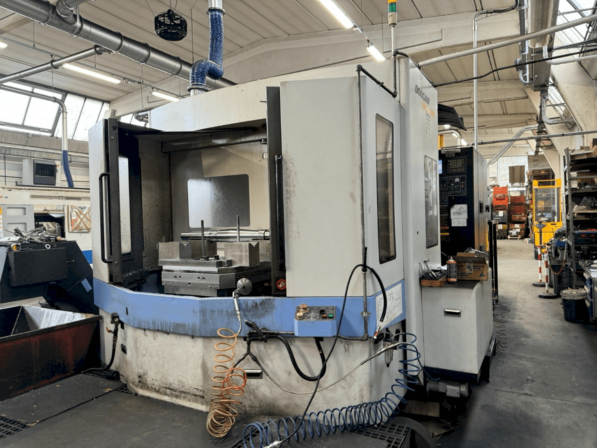 Вид станка DOOSAN HM 630 спереди