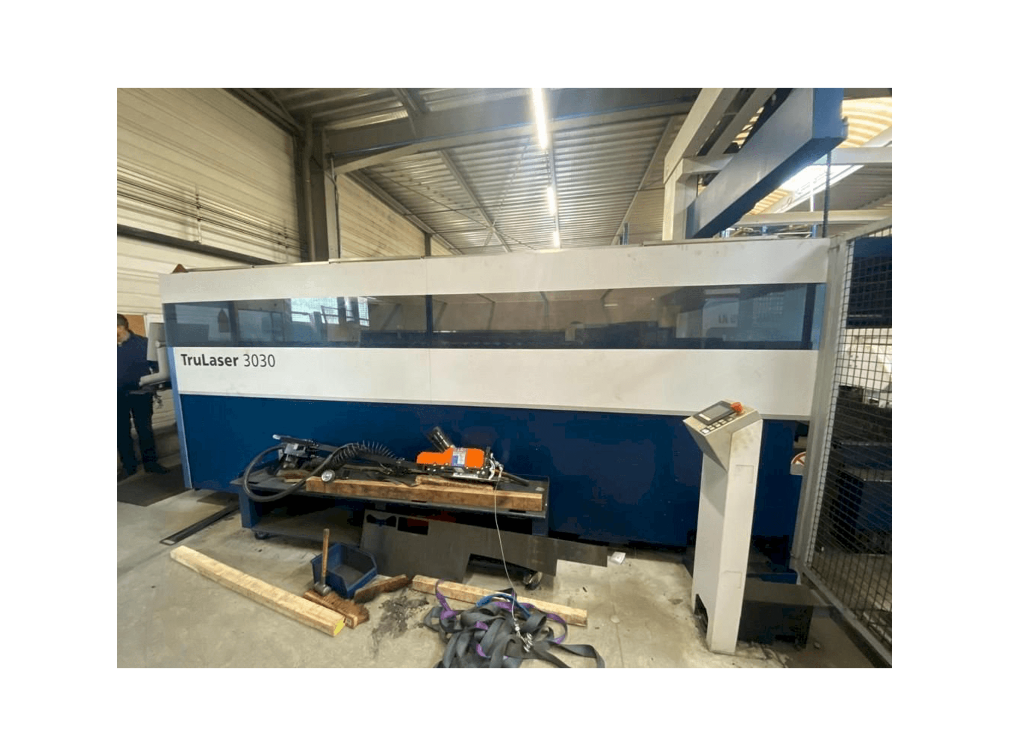 Вид станка Trumpf Trulaser 3030 L20 спереди