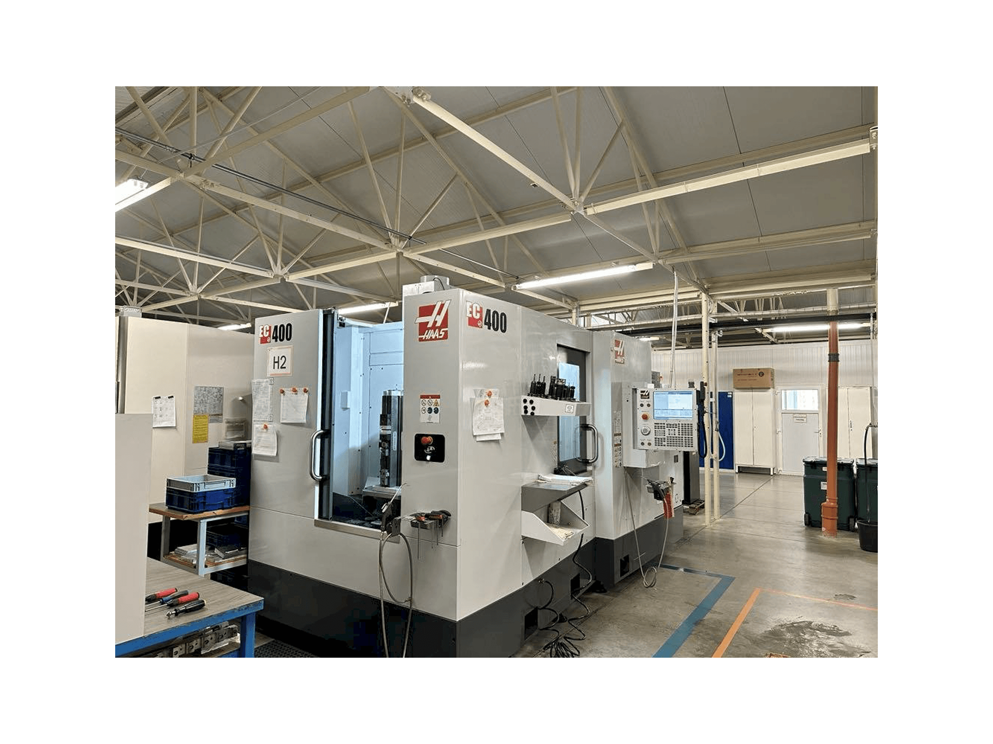 Вид станка HAAS EC-400 спереди