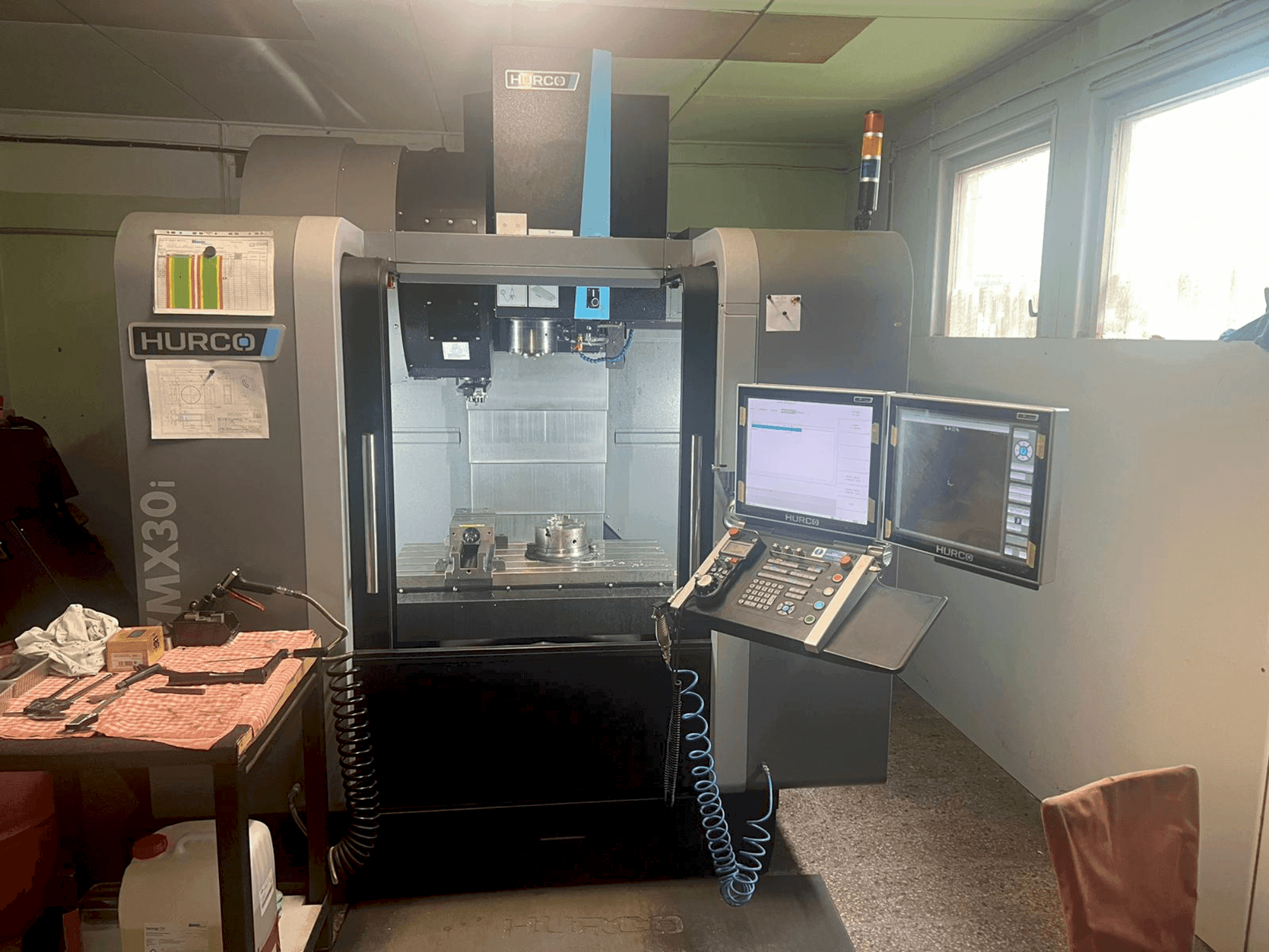 Вид станка Hurco VMX30i спереди
