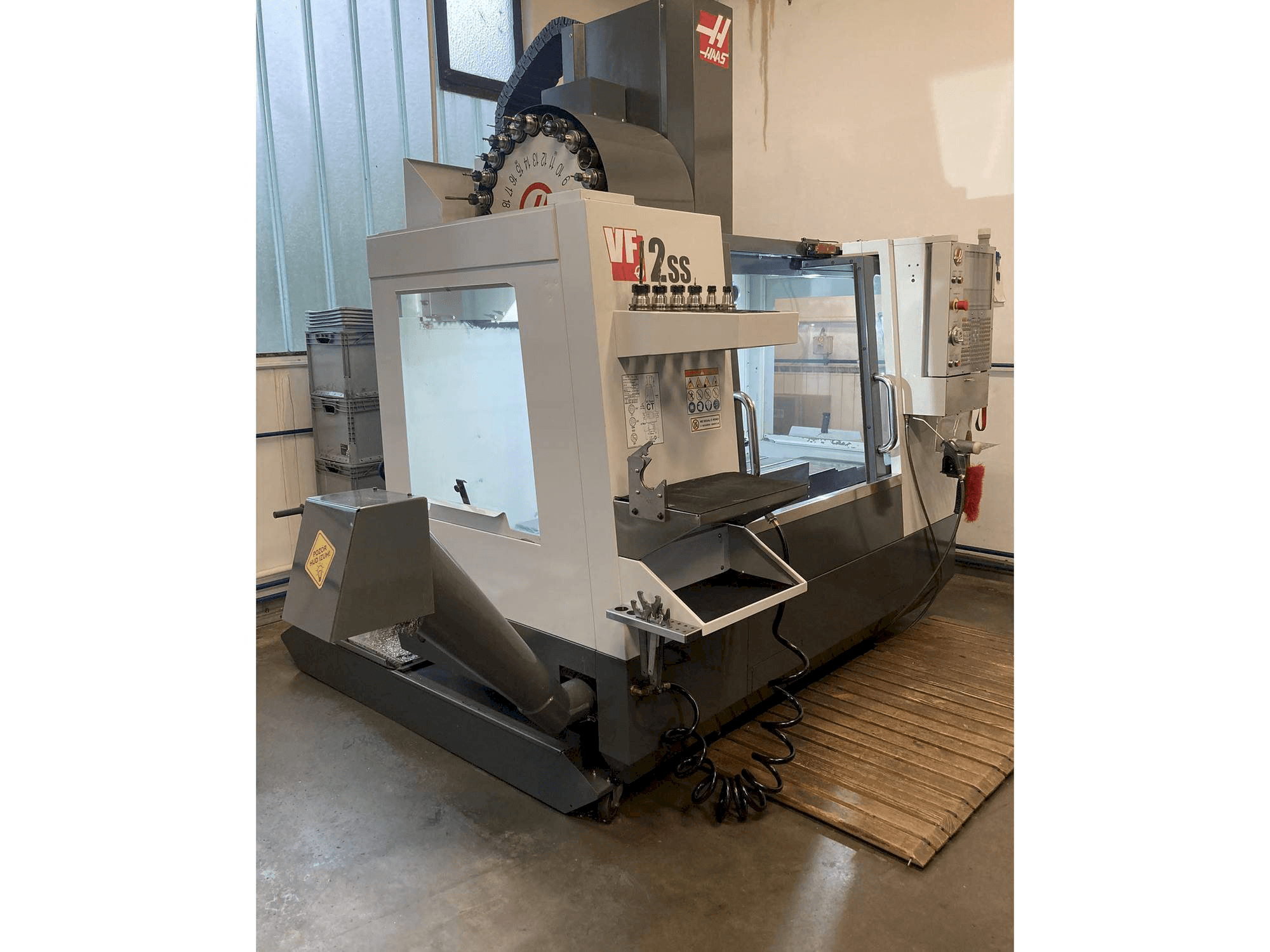 Вид станка с HAAS VF-2 SS правой стороны