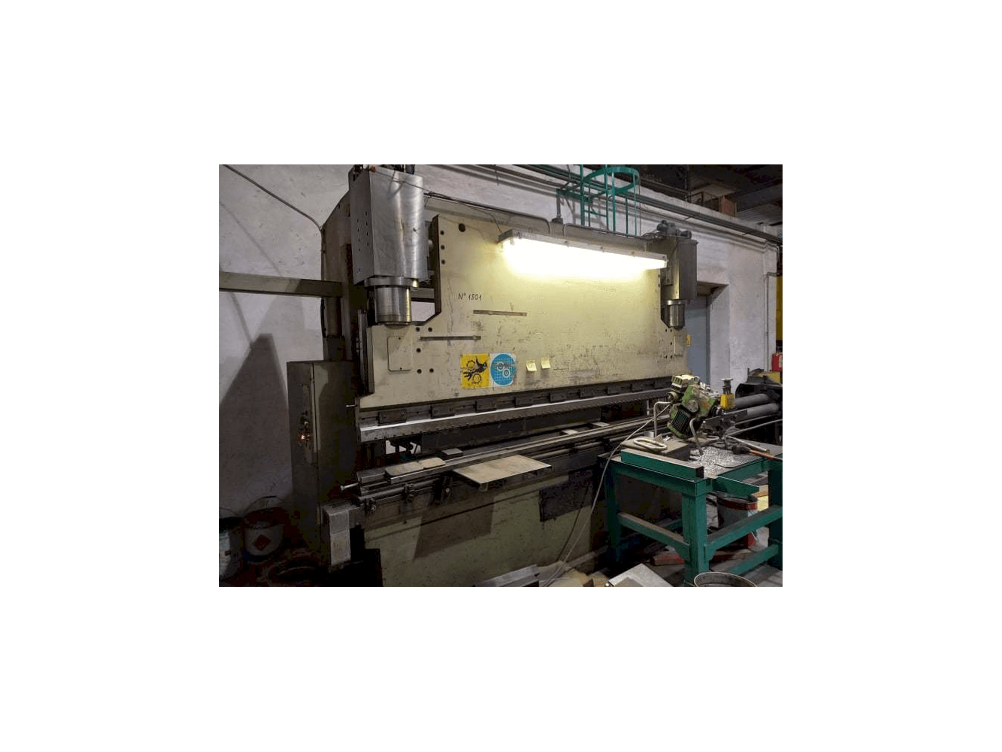 Вид станка DONEWELL HP3B спереди