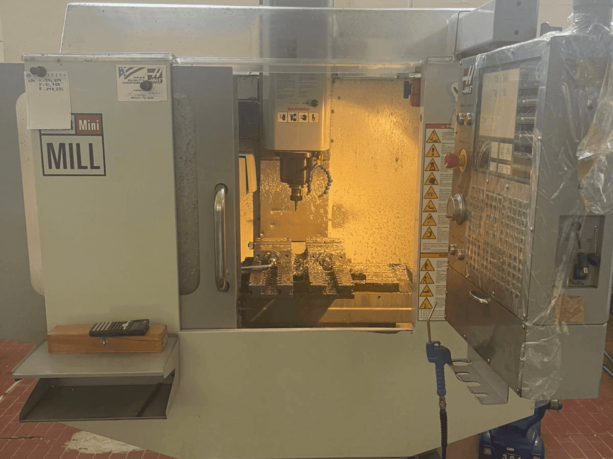 Вид станка HAAS S MiniMill HE спереди