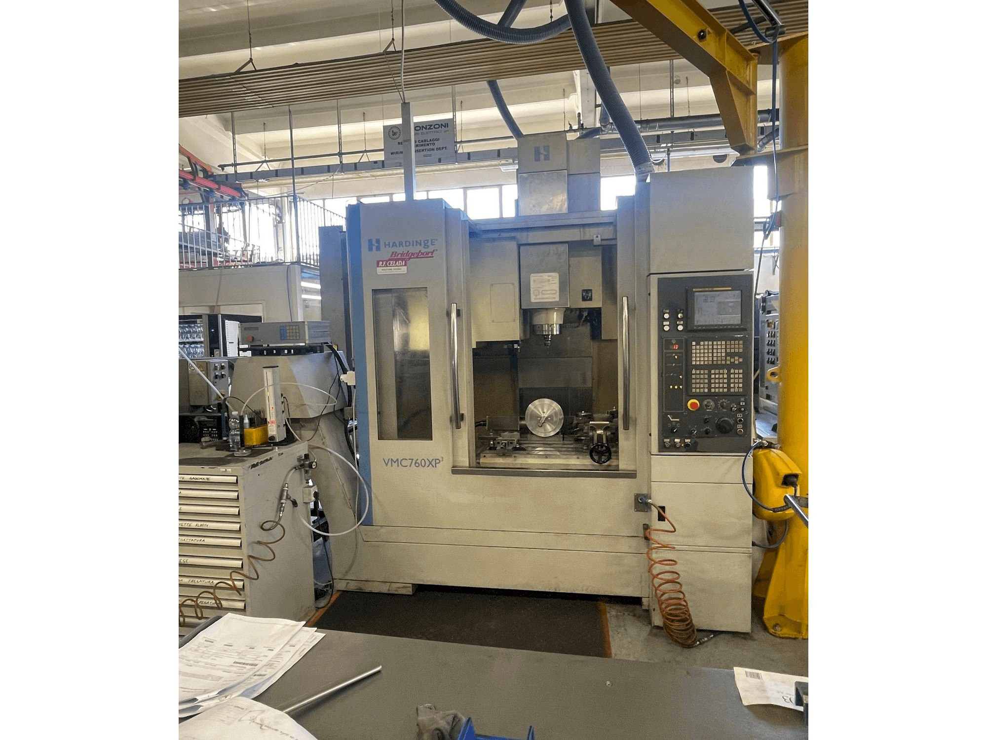 Вид станка HARDINGE Bridgeport VMC 760 XP3 спереди