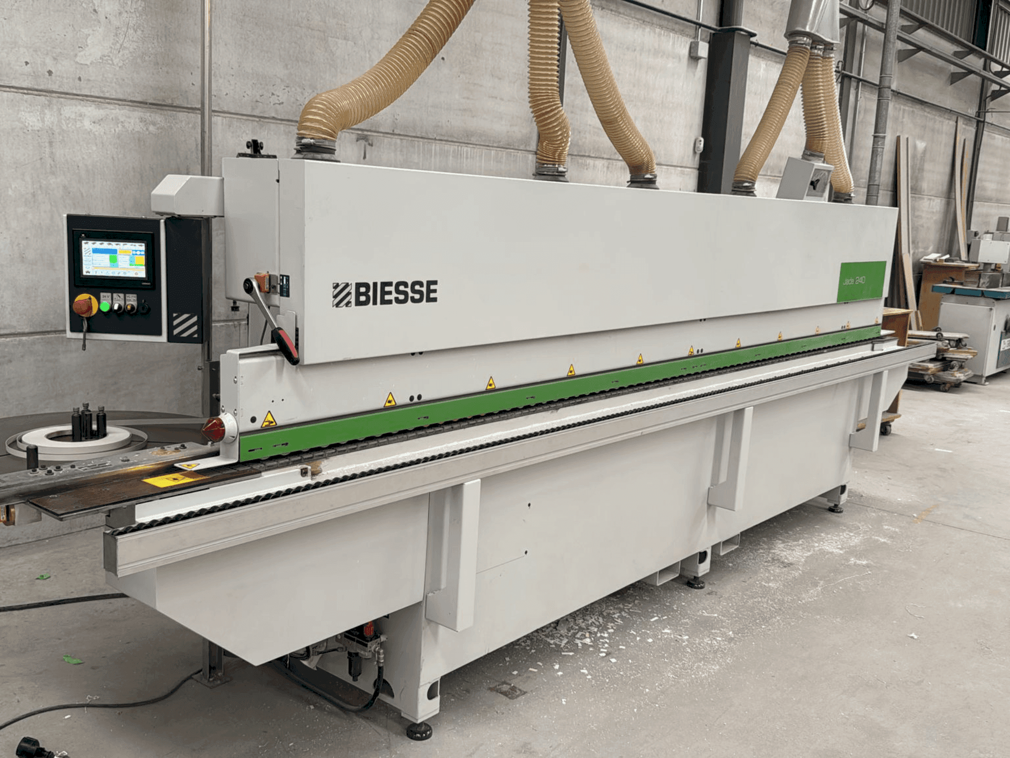 Вид станка BIESSE Jade 240 спереди