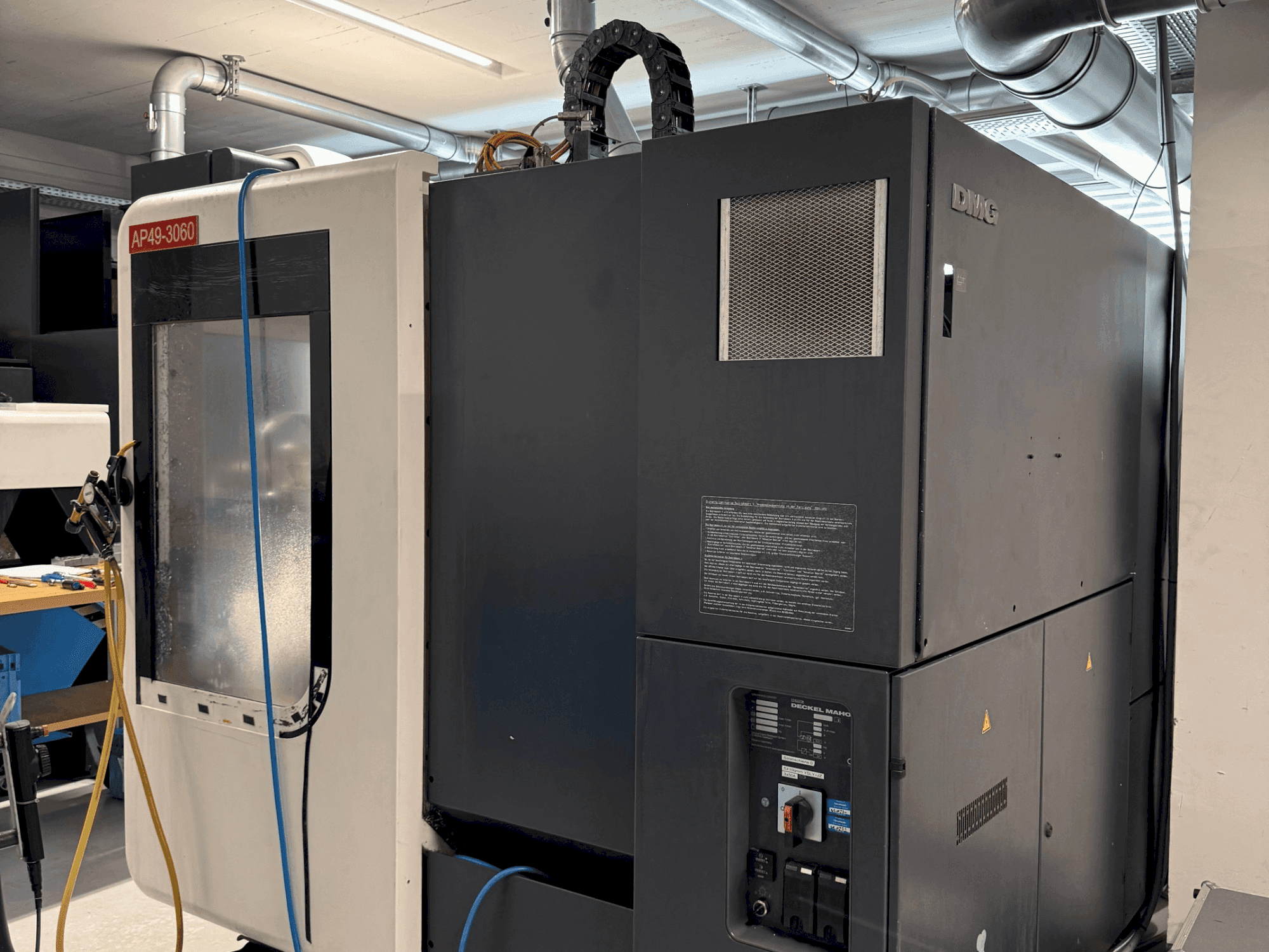 Вид станка DMG DECKEL MAHO DMU 70 Evolution linear спереди
