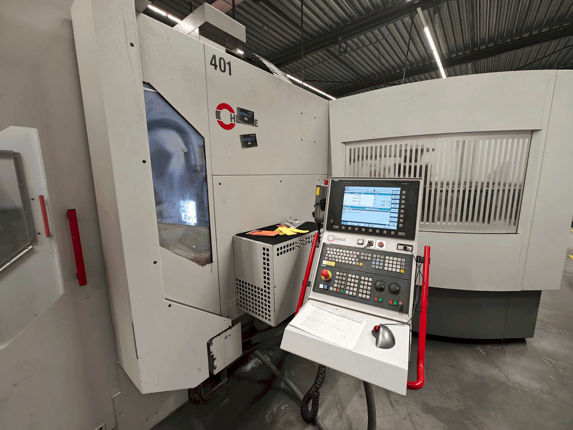 Вид станка HERMLE C 40 U спереди