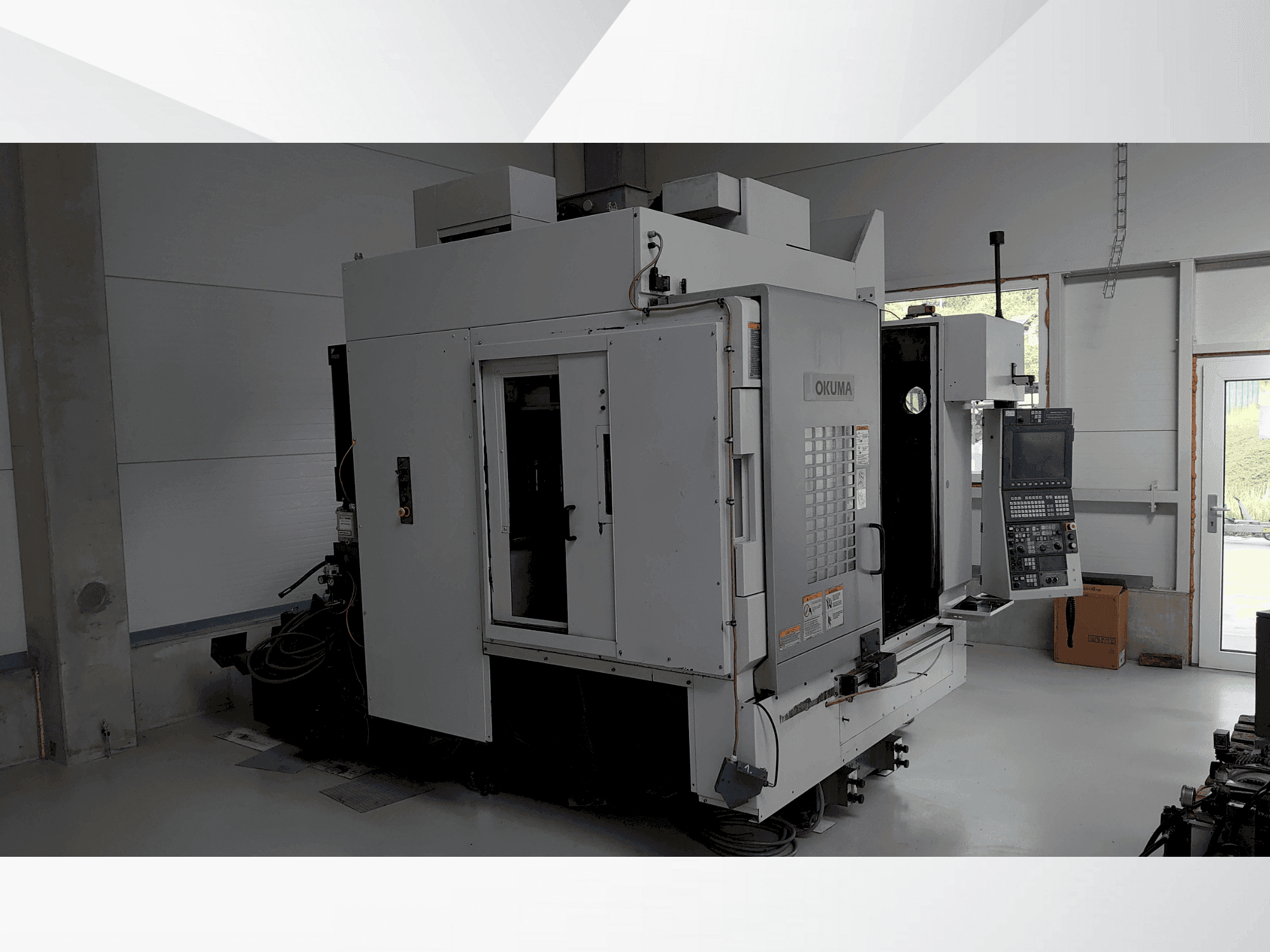 Вид станка Okuma MU-400VA спереди