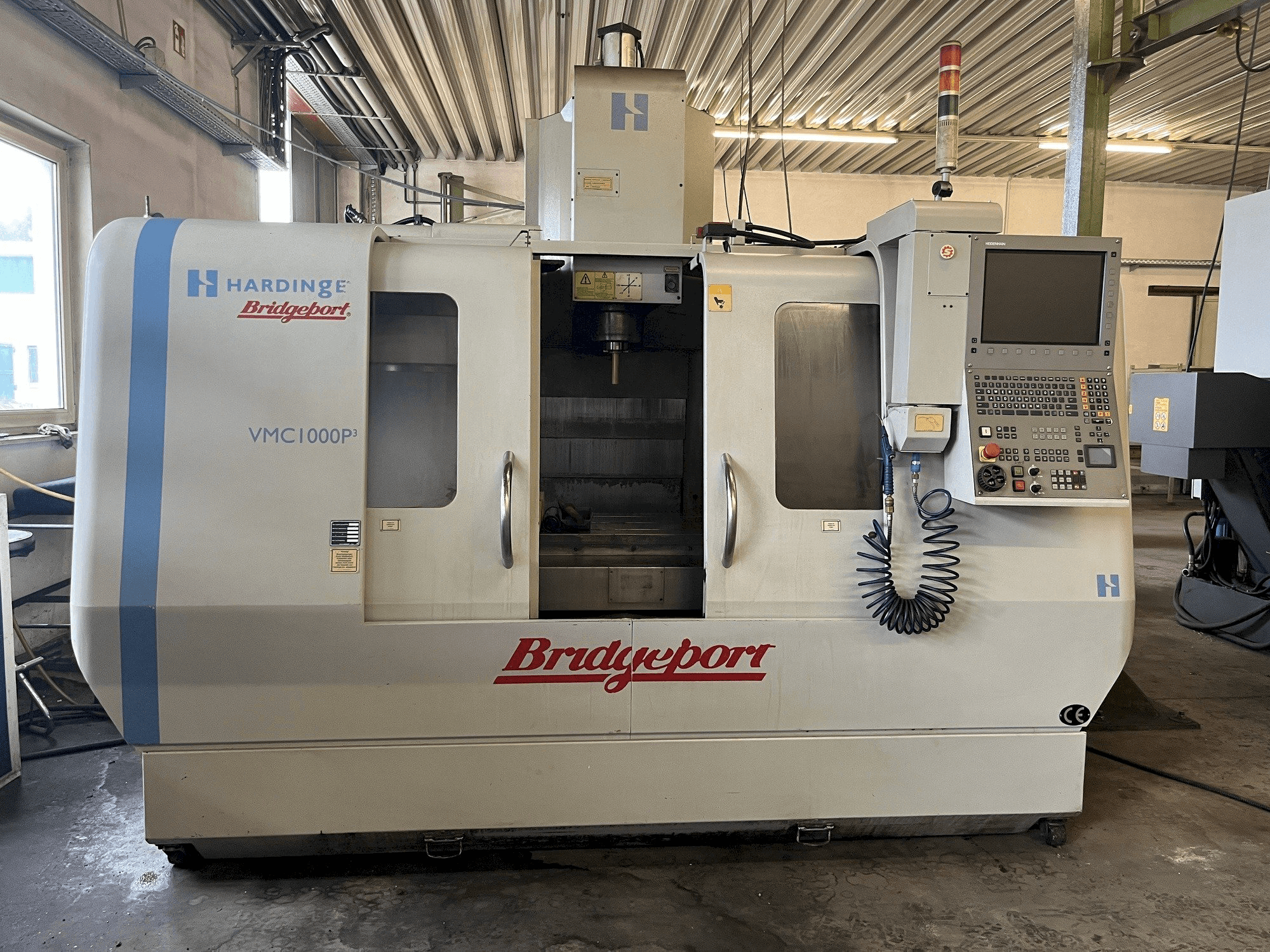 Вид станка Hardinge Bridgeport VMC 1000 P3 спереди