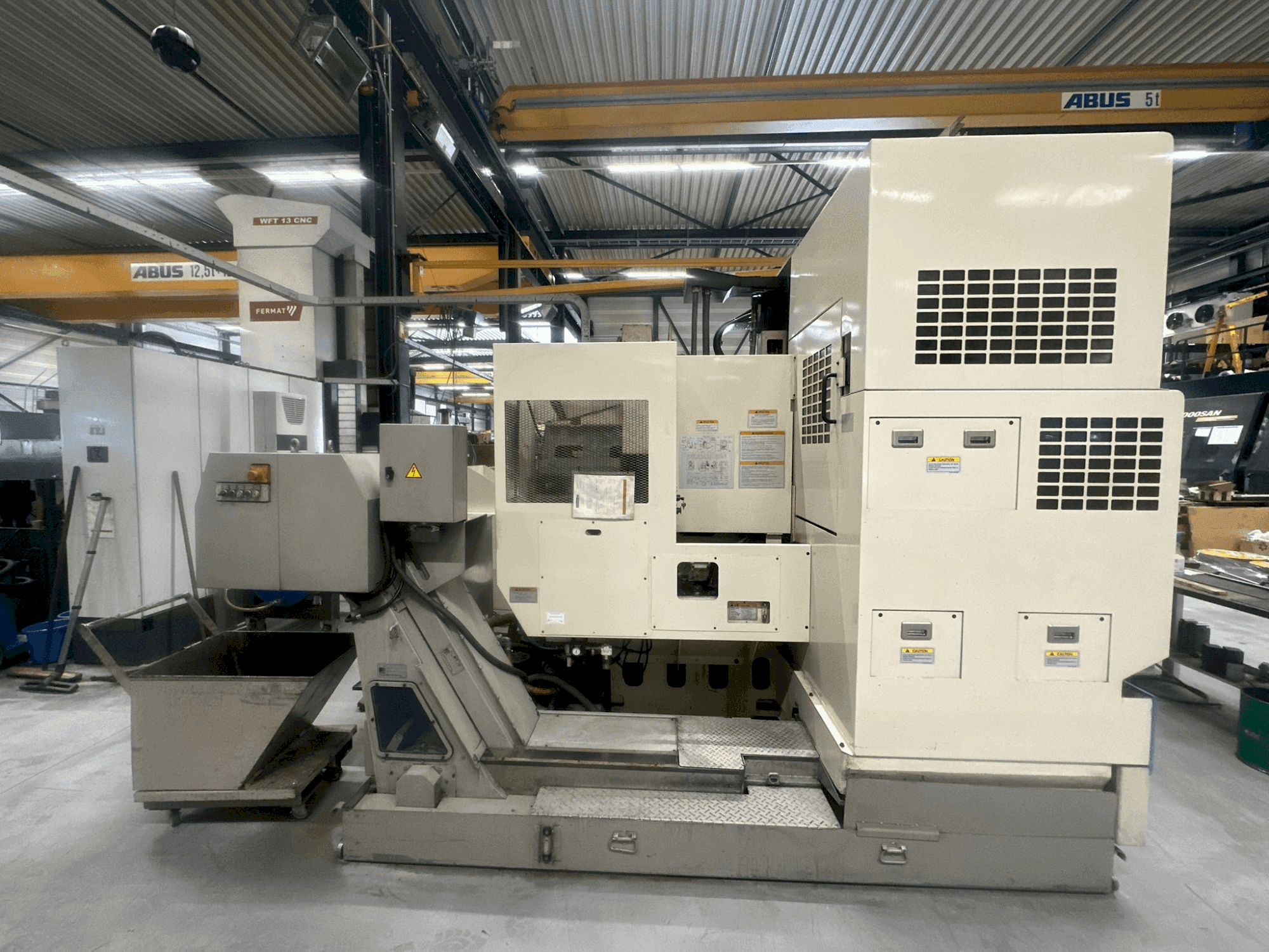 Вид станка Okuma MX-55VB спереди