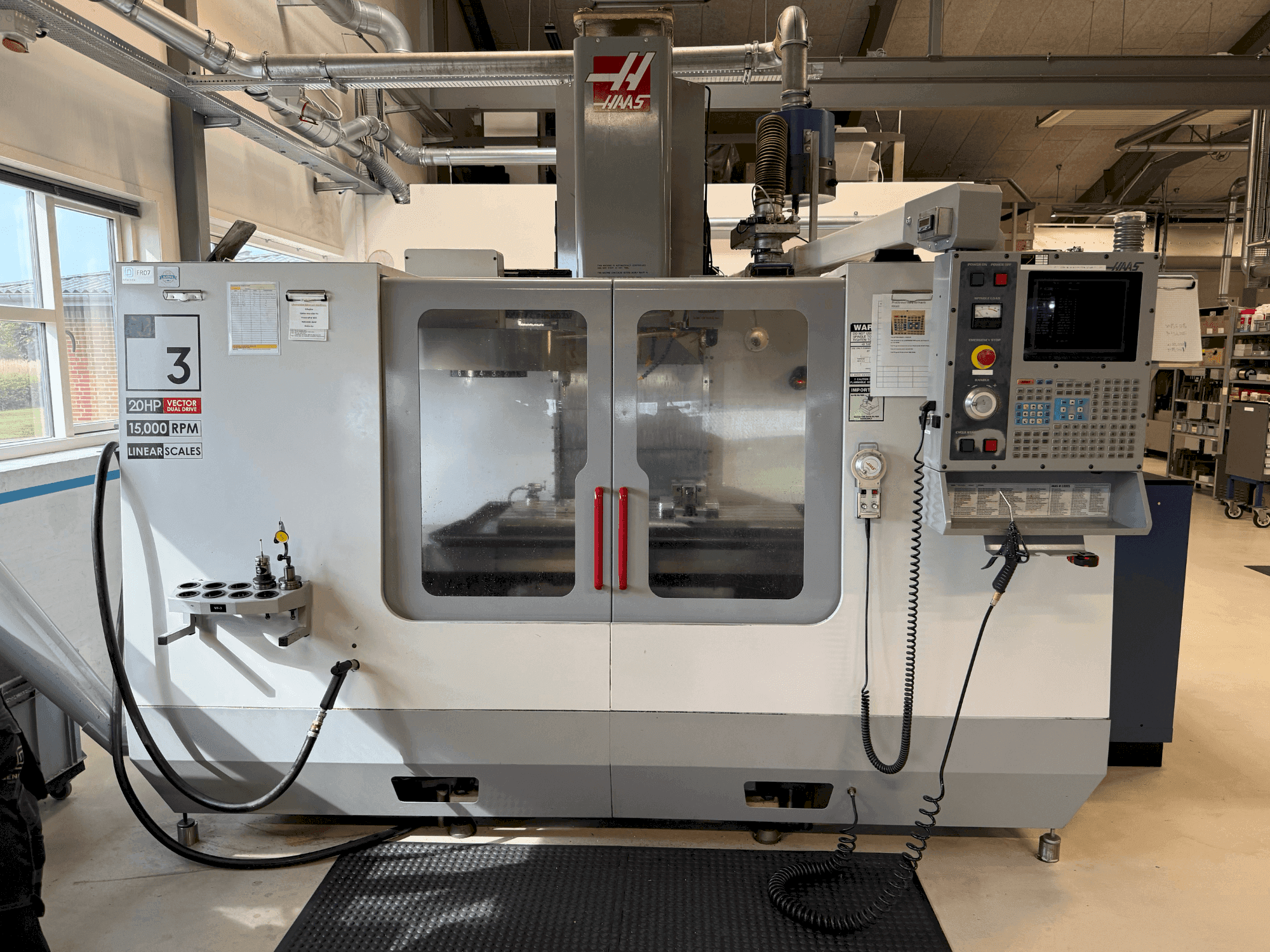 Вид станка HAAS VF-3DHE спереди