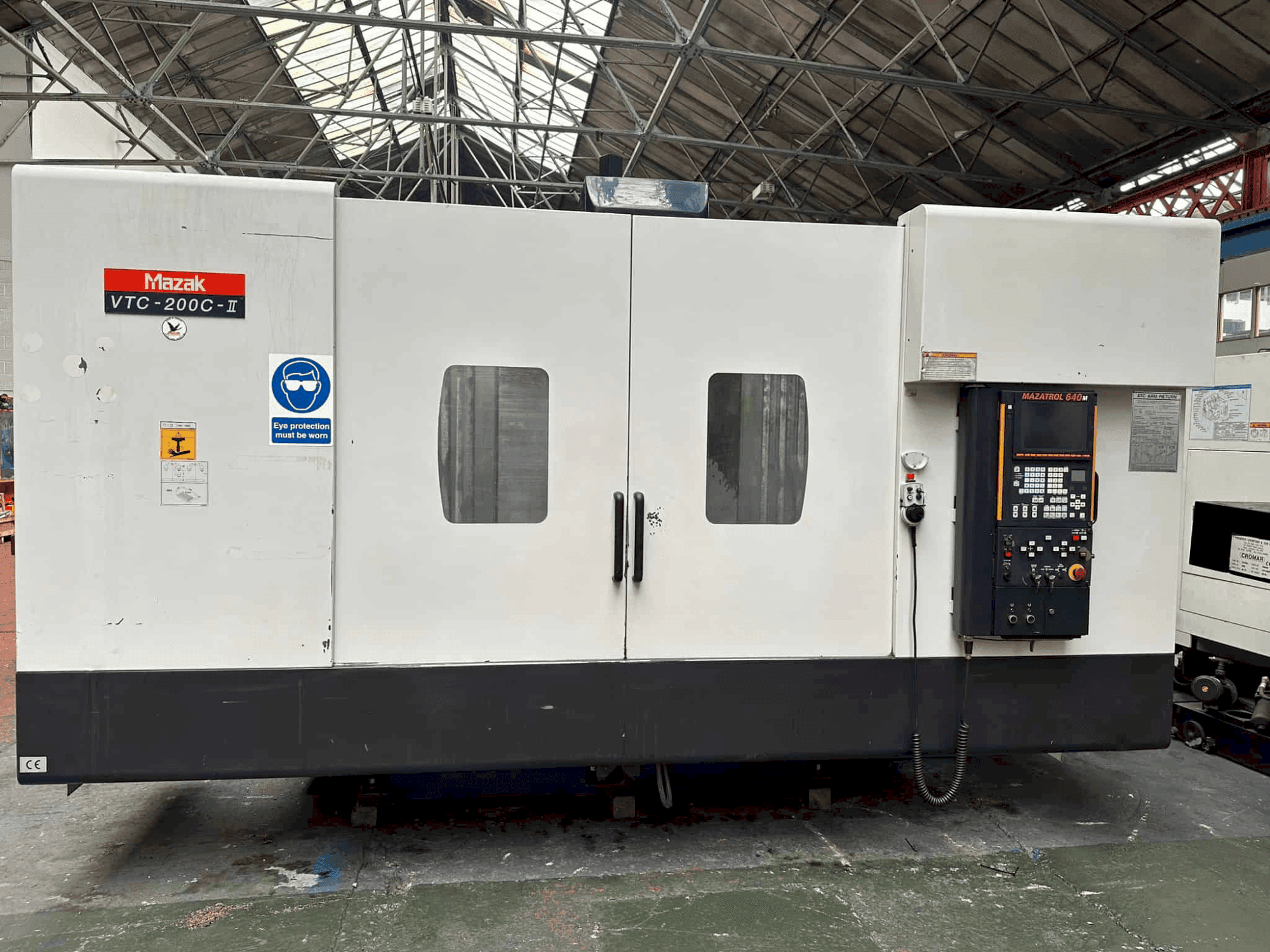 Вид станка Mazak VTC - 200C спереди