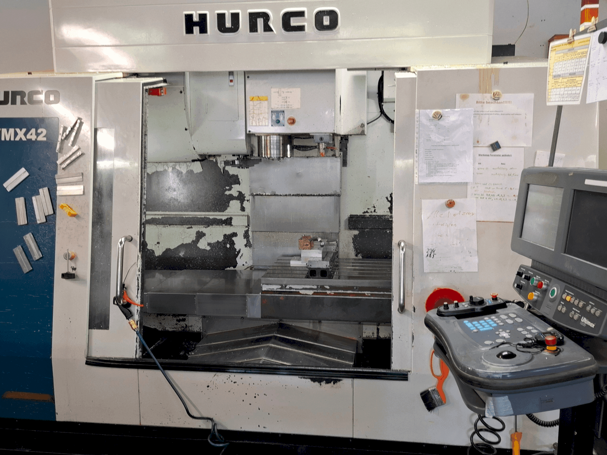 Вид станка Hurco VMX 42 спереди