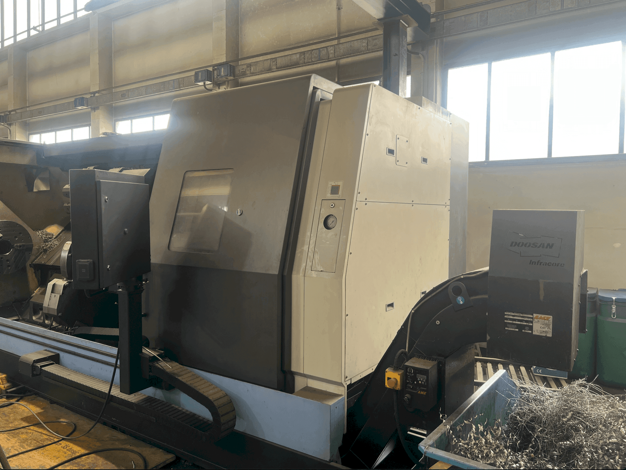 Вид станка DOOSAN Puma 700 LM спереди