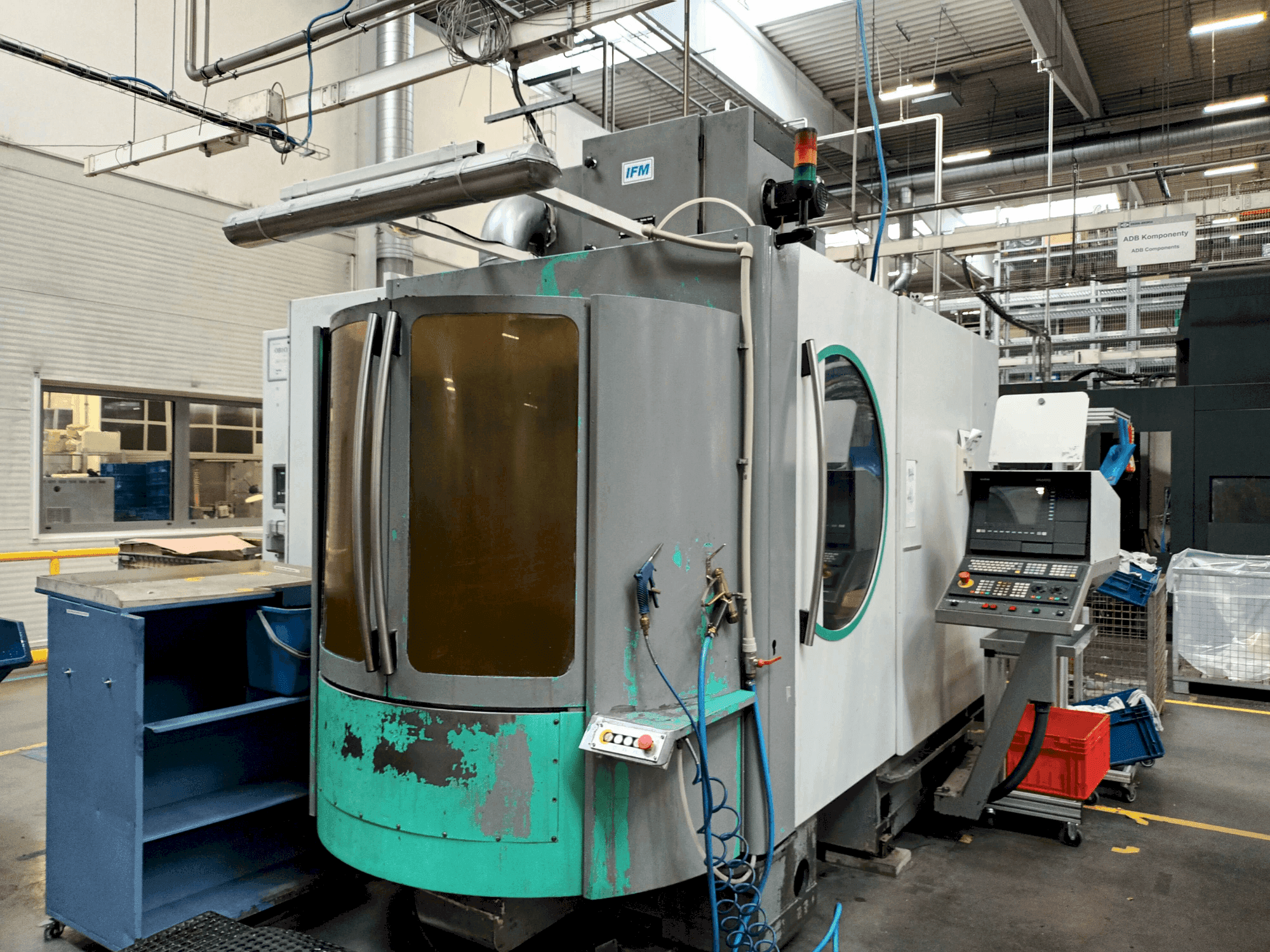 Вид станка DECKEL MAHO DMC 60H спереди