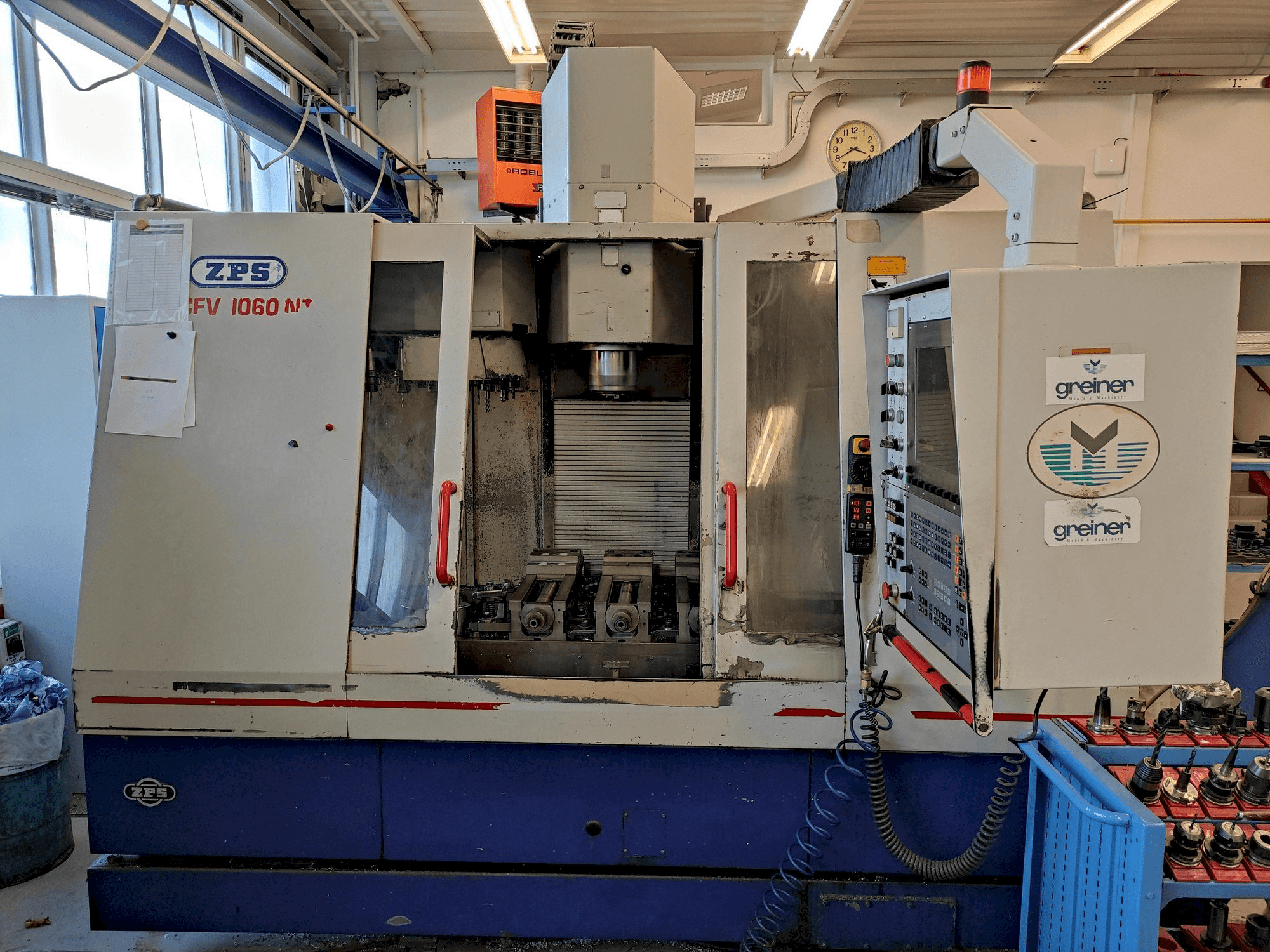 Вид станка ZPS MCFV 1060 NT спереди