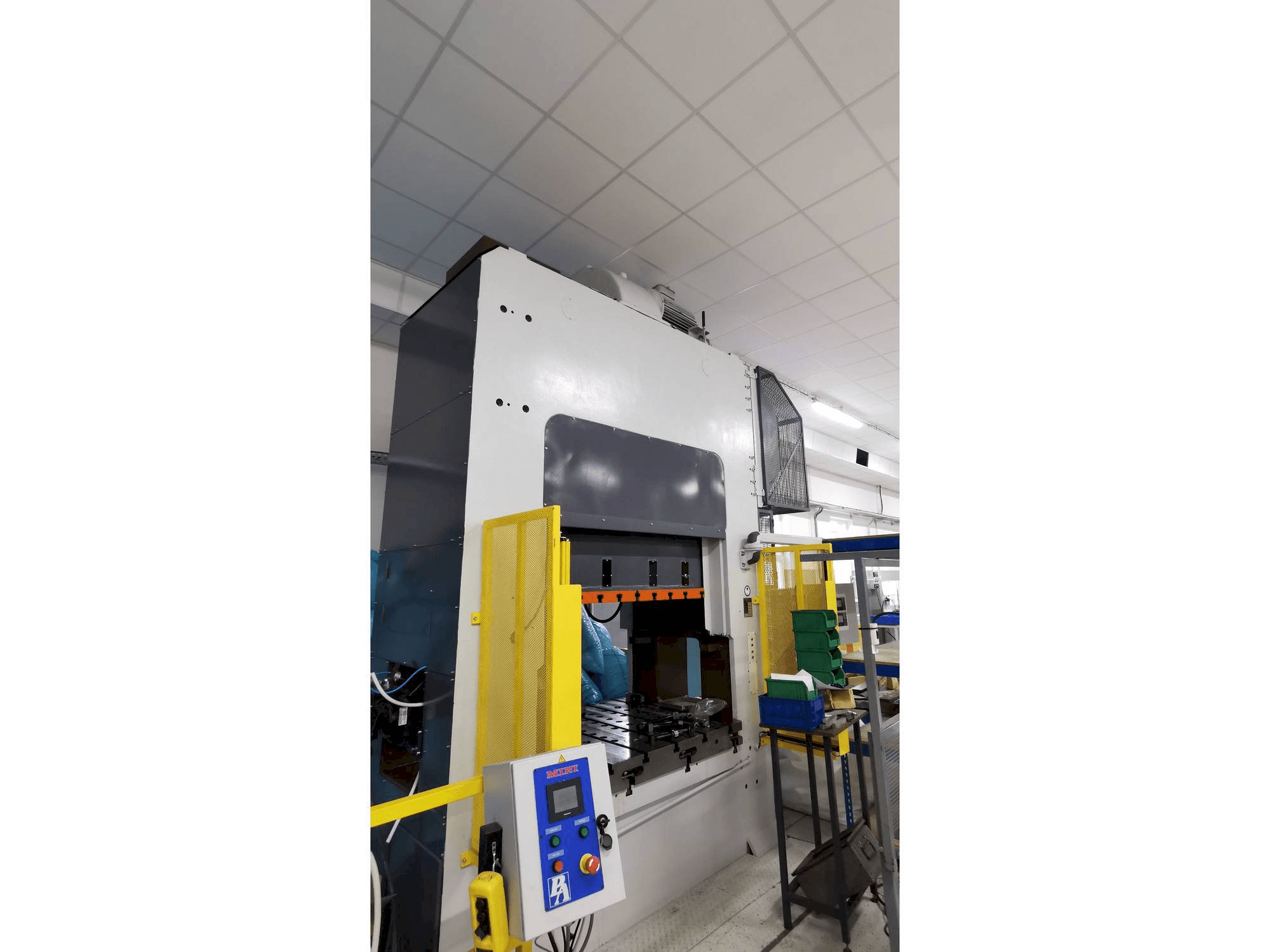 Вид станка SMERAL LKT 250D спереди