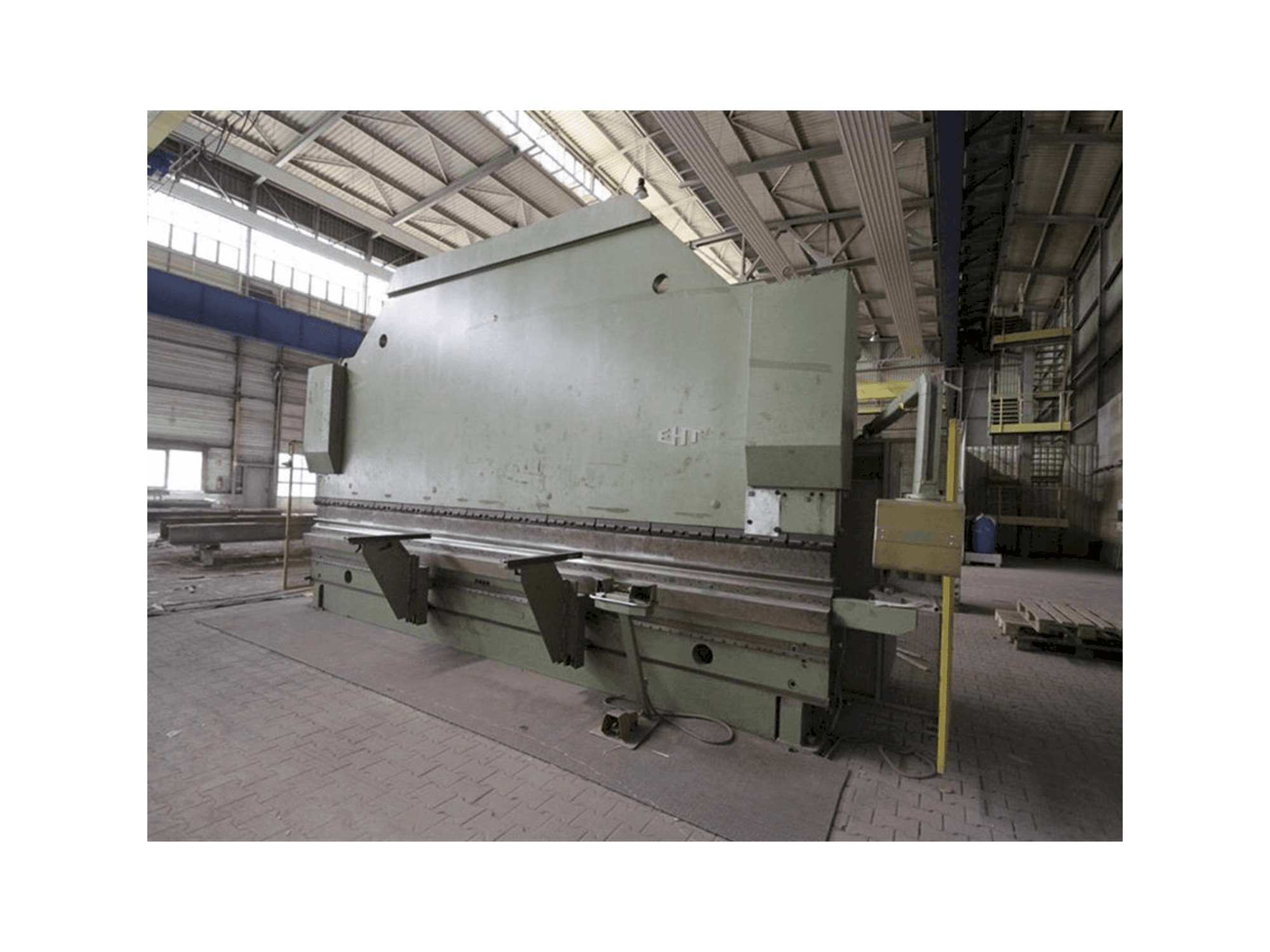 Вид станка с EHT Variopress 250 60 правой строны