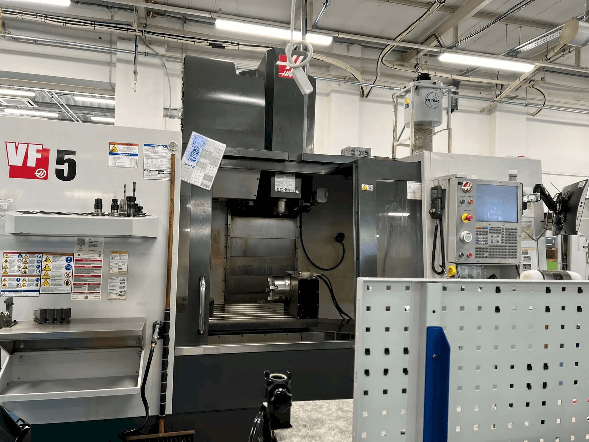 Вид станка HAAS VF-5/40 спереди