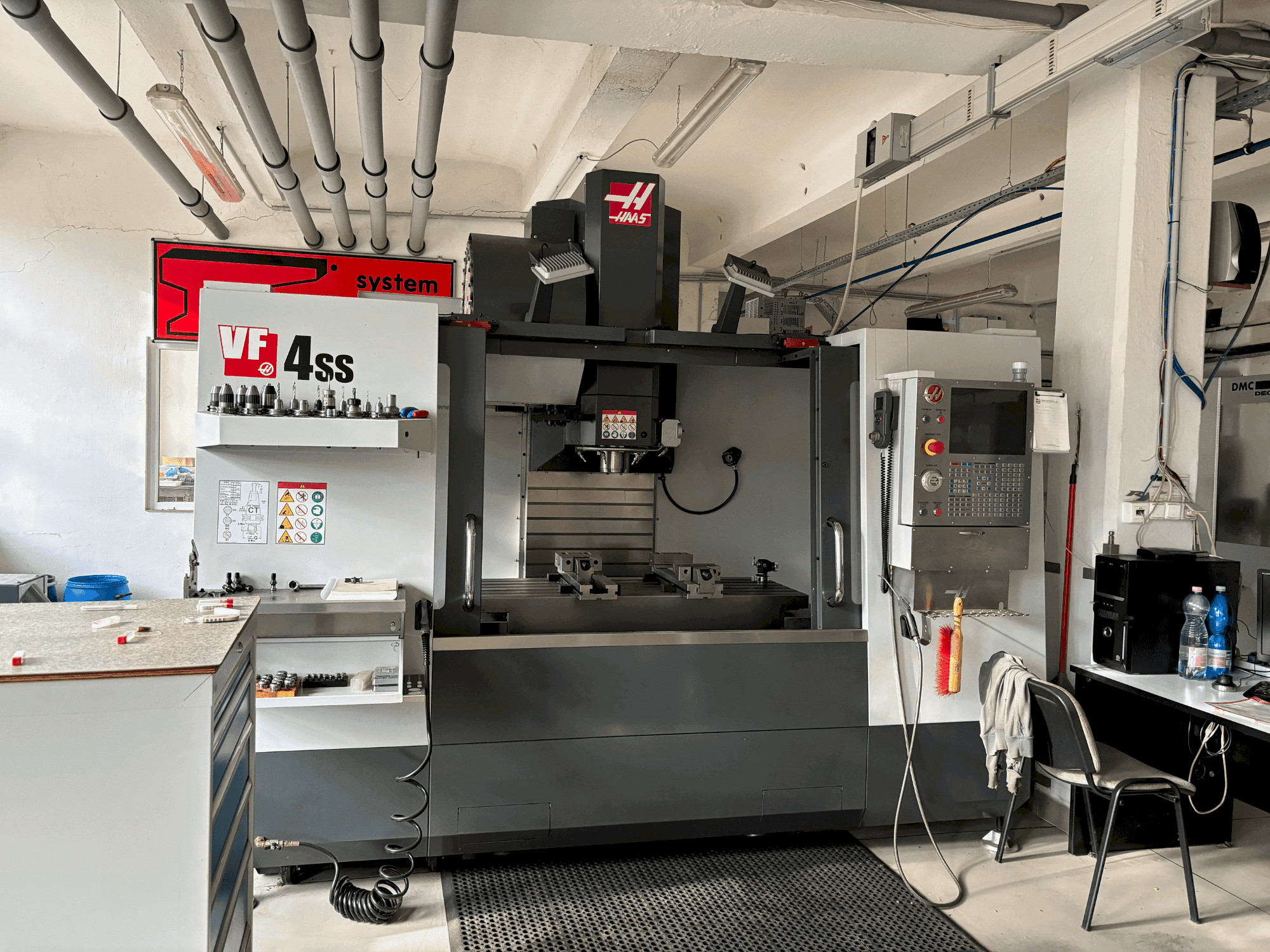 Вид станка HAAS HASS VS4SS спереди