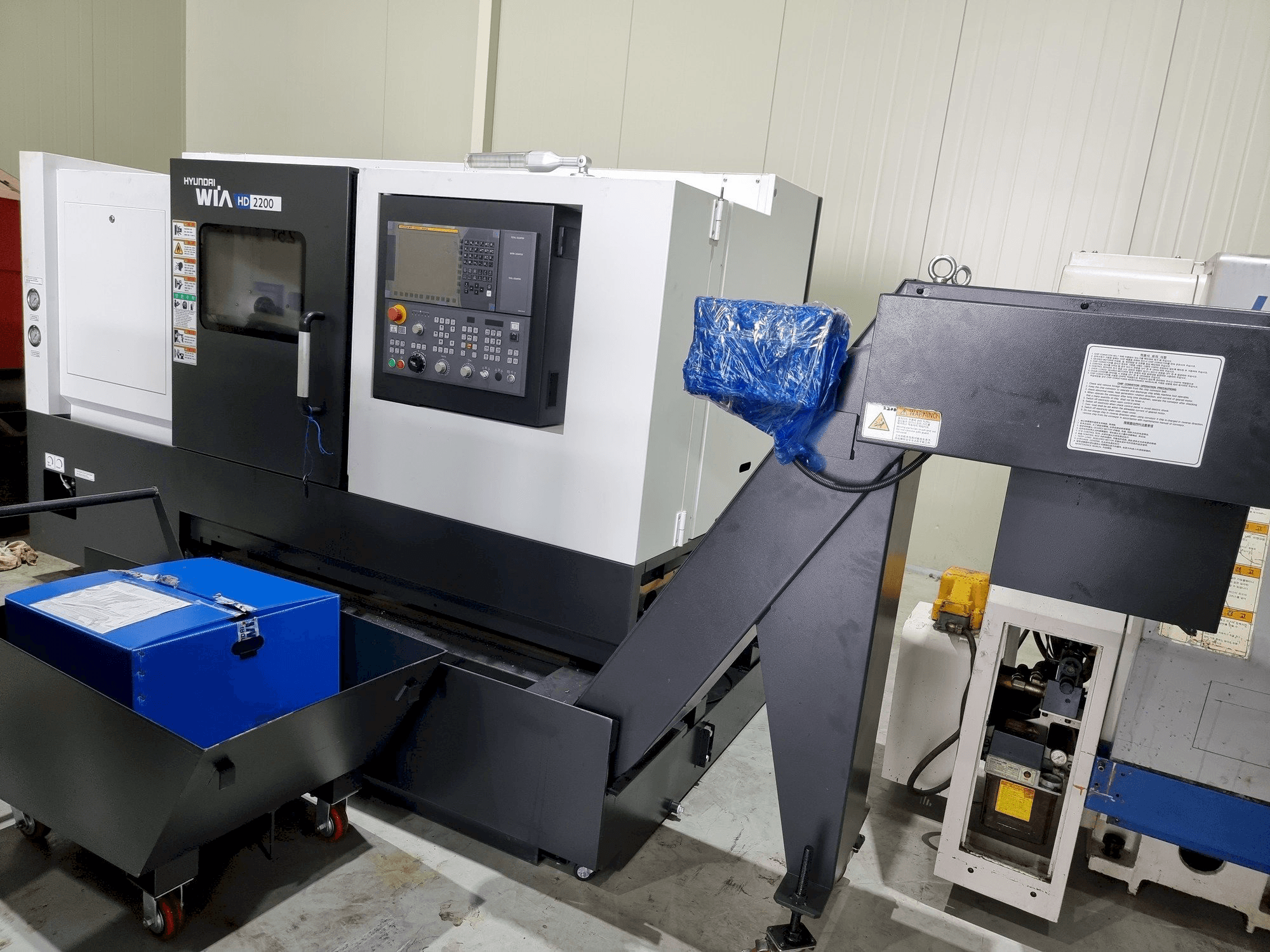 Вид станка Hyundai Wia HD2200 спереди