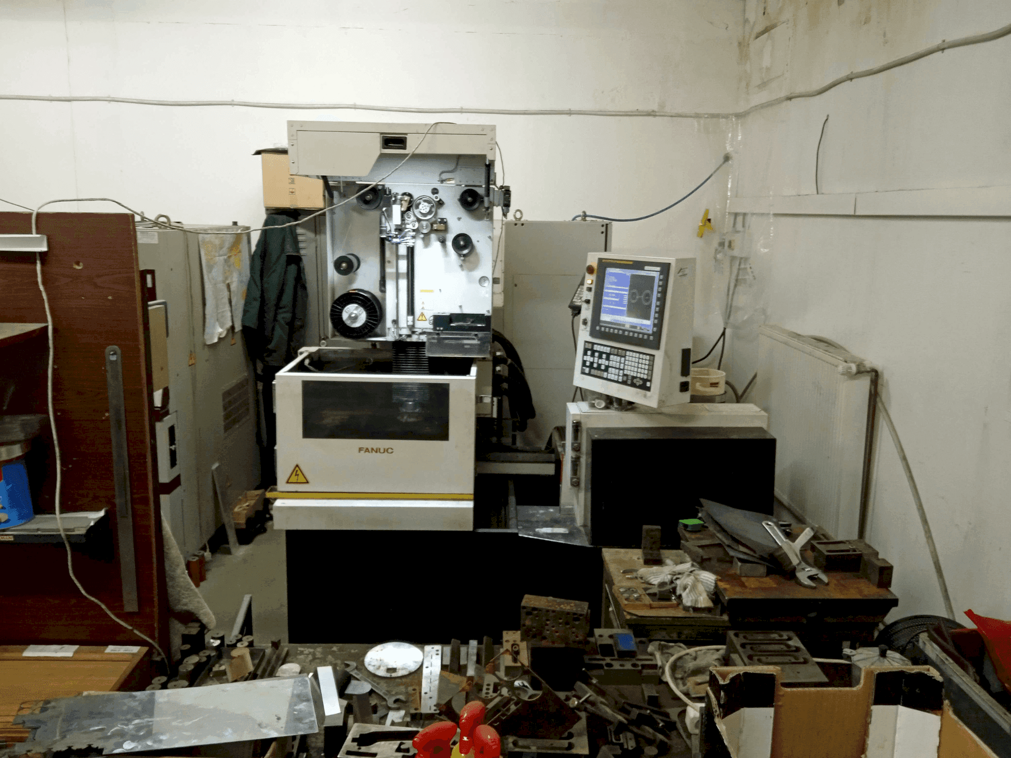 Вид станка FANUC Robocut Alpha 0iE спереди