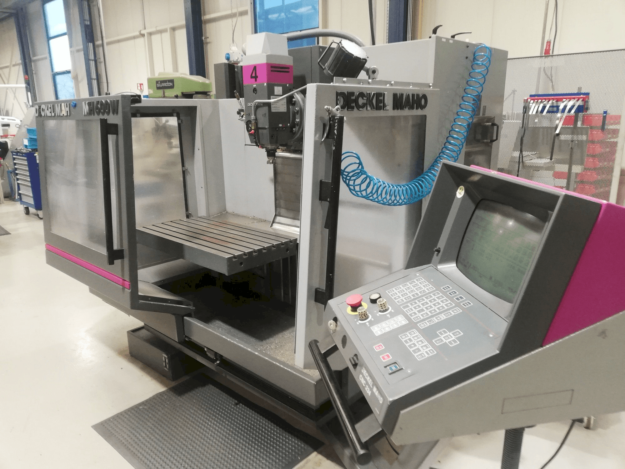 Вид станка DECKEL MAHO MH 600W спереди