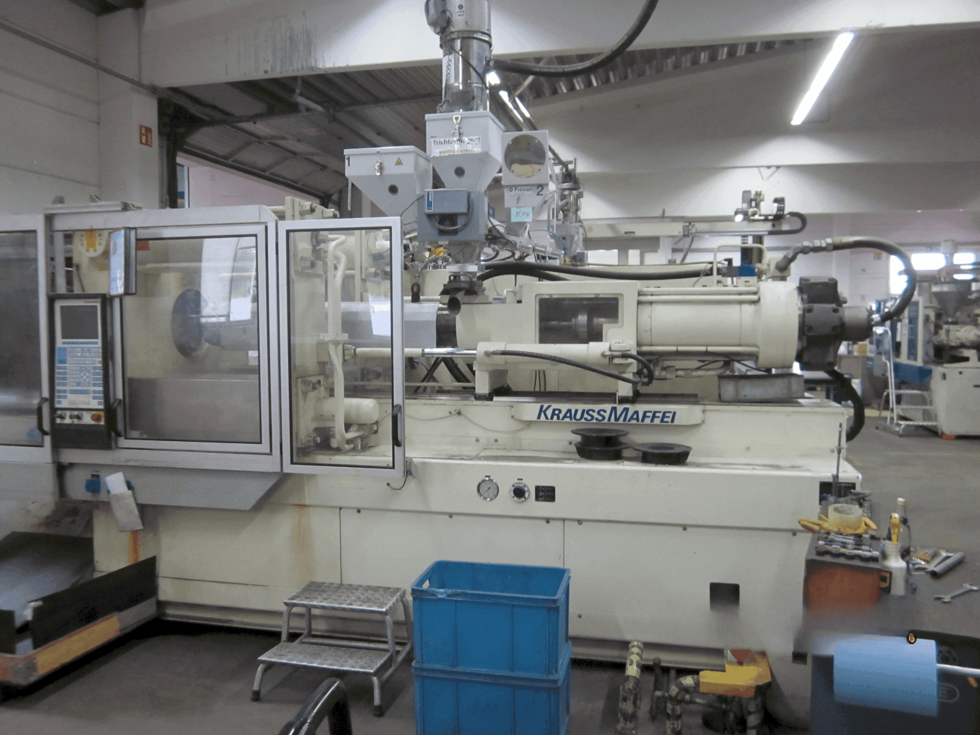 Вид станка Krauss Maffei 350-1900 C1 спереди