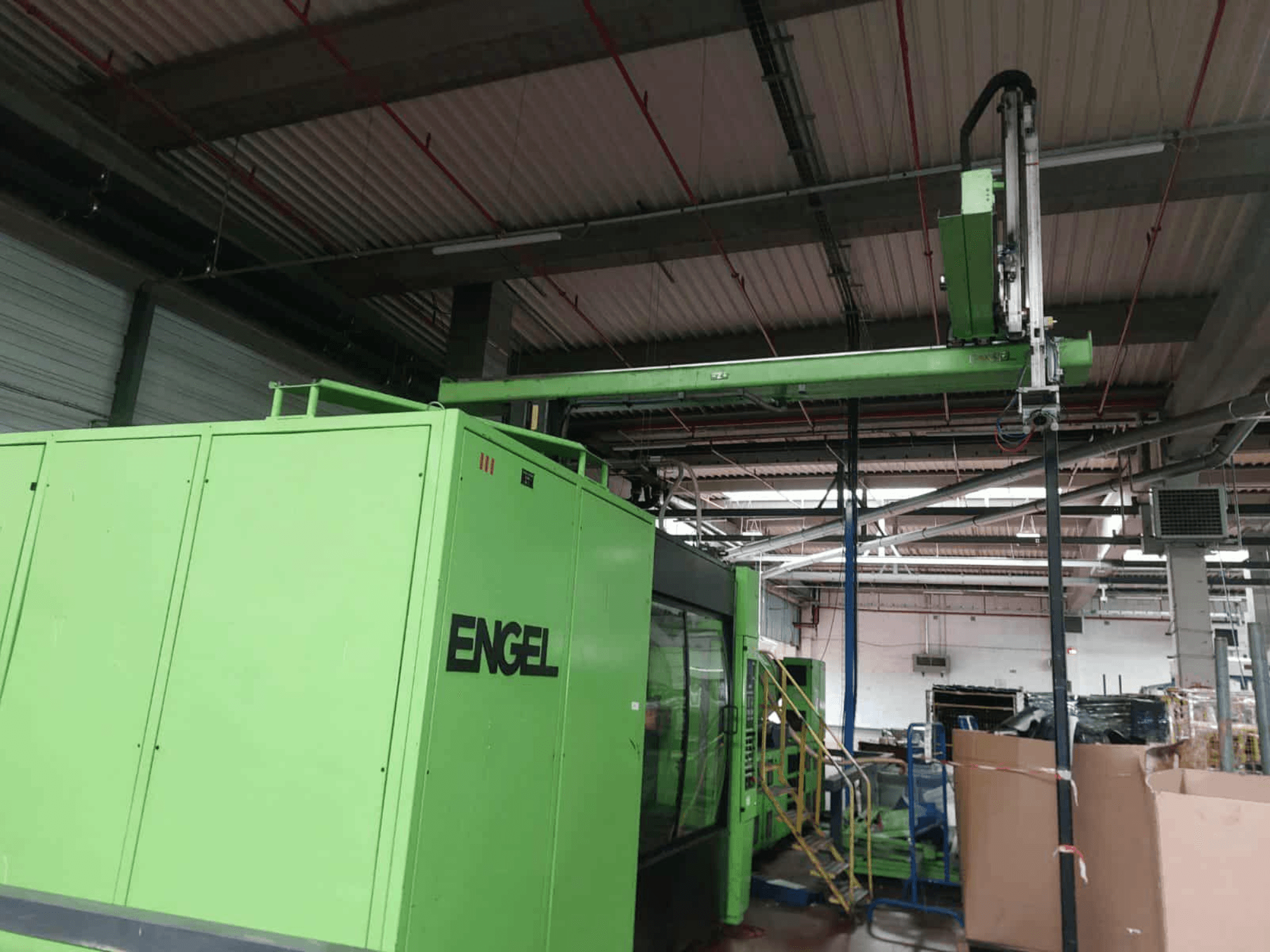Гидравлическая машина для литья под давлением Green Engel ES 16050/1100 DUO, вид сбоку, демонстрирует зону загрузки и панель управления.