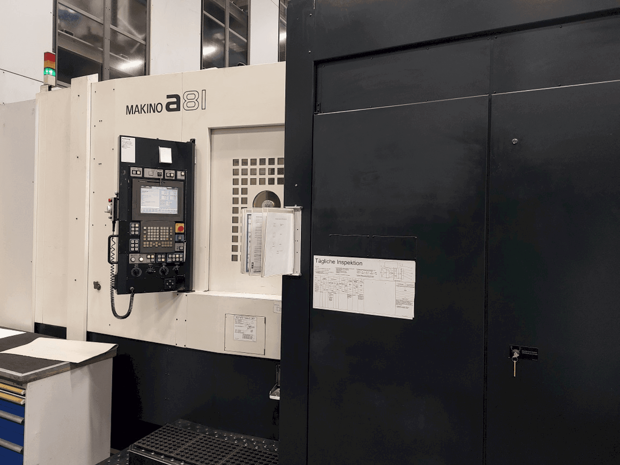 Вид станка Makino a81 спереди