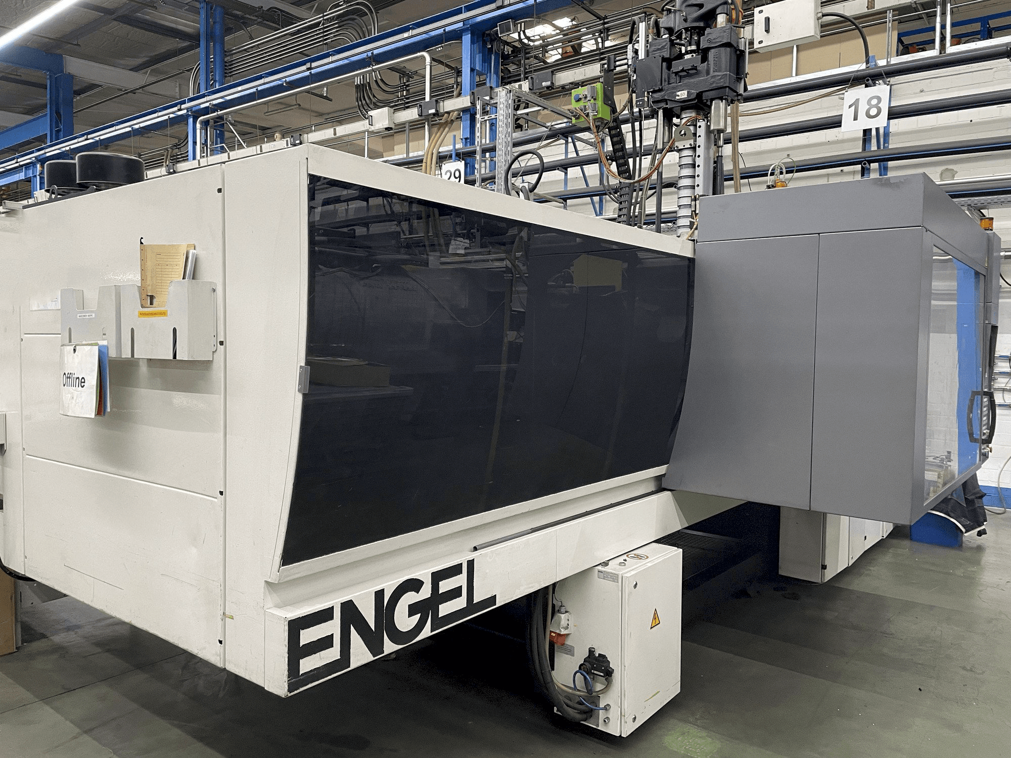 Вид станка ENGEL VICTORY 1350H500V/350 Combi спереди
