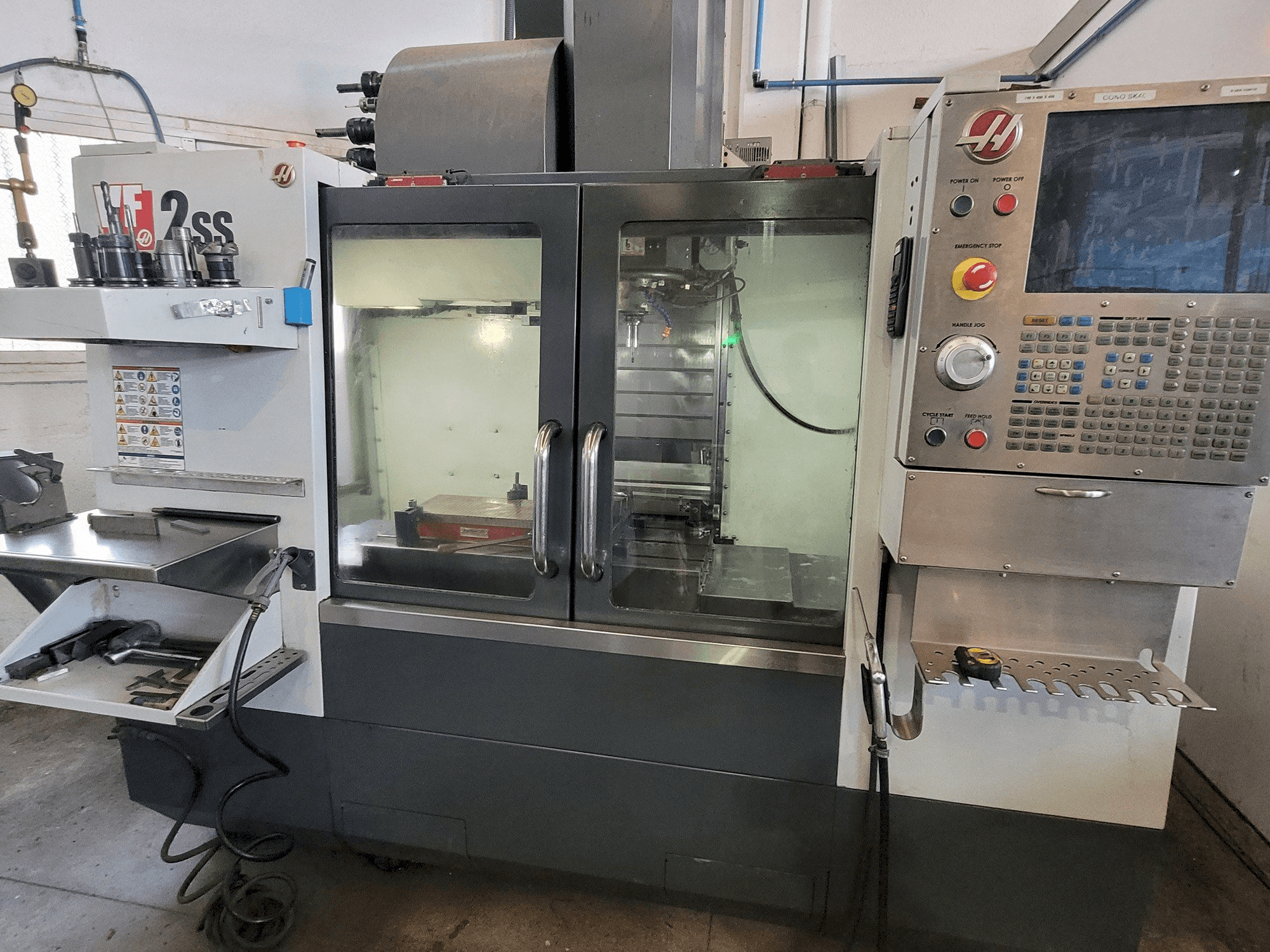 Вид станка HAAS VF2SS спереди