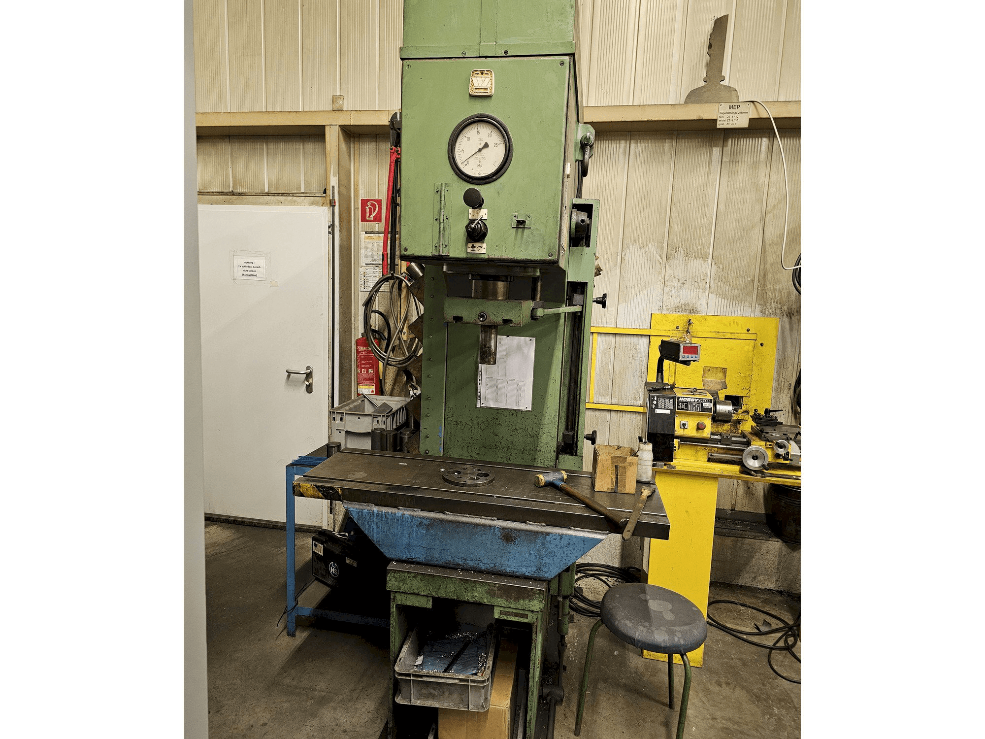 Вид станка VEB PYE/25/1 спереди