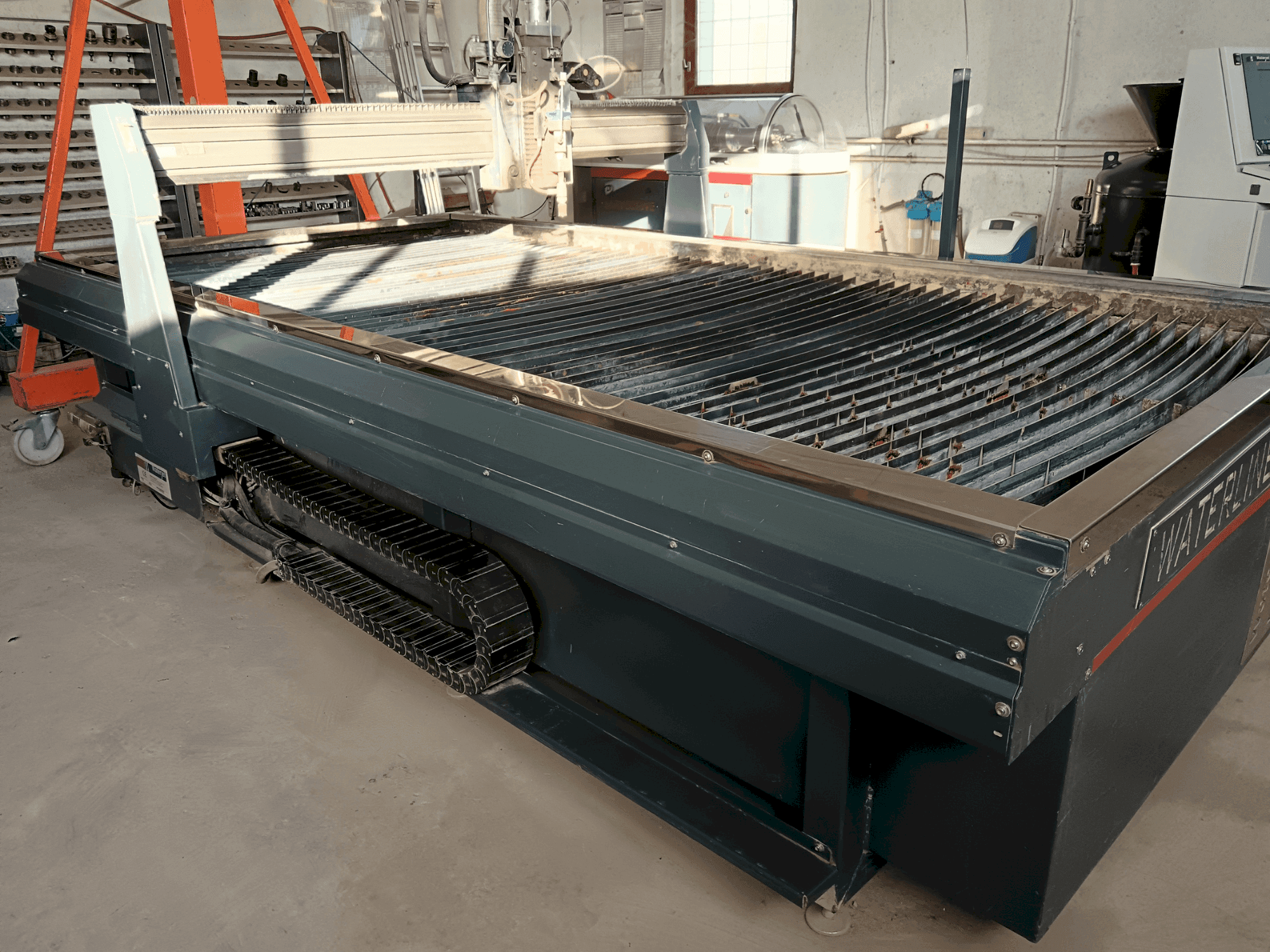 Вид станка Waterjet Italy WL510 спереди