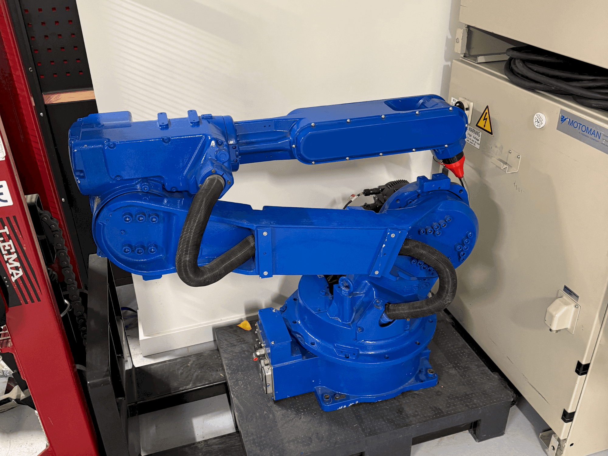 Вид станка Yaskawa Motoman YR HP 20D спереди