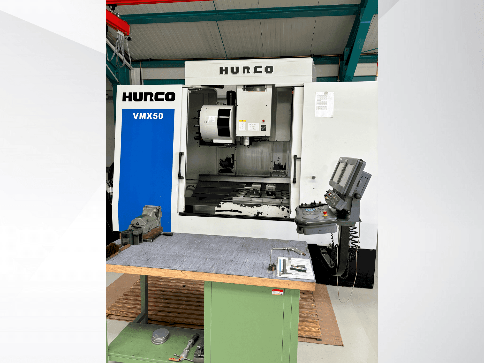 Вид станка Hurco VMX50 спереди
