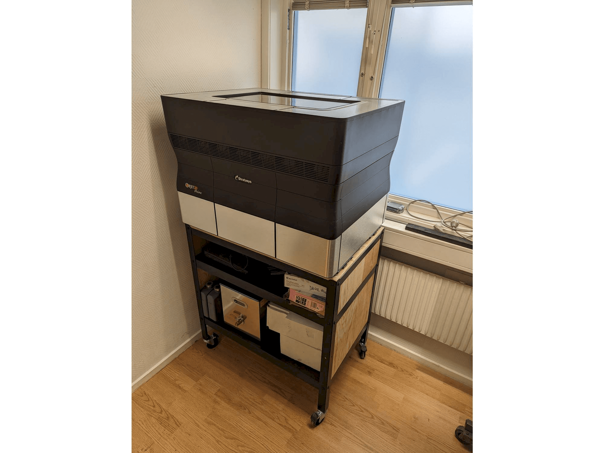 Вид станка Stratasys objet30 V3 pro спереди
