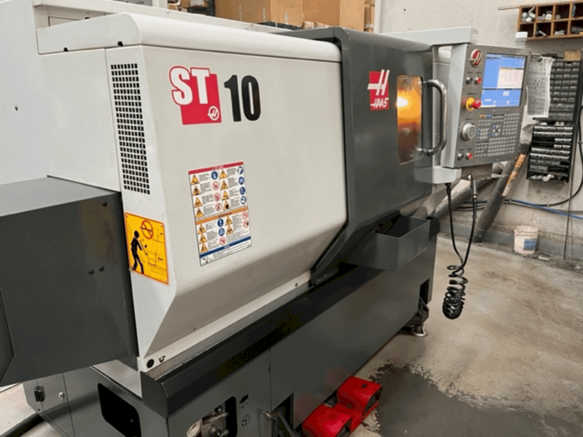 Вид станка HAAS ST 10 спереди