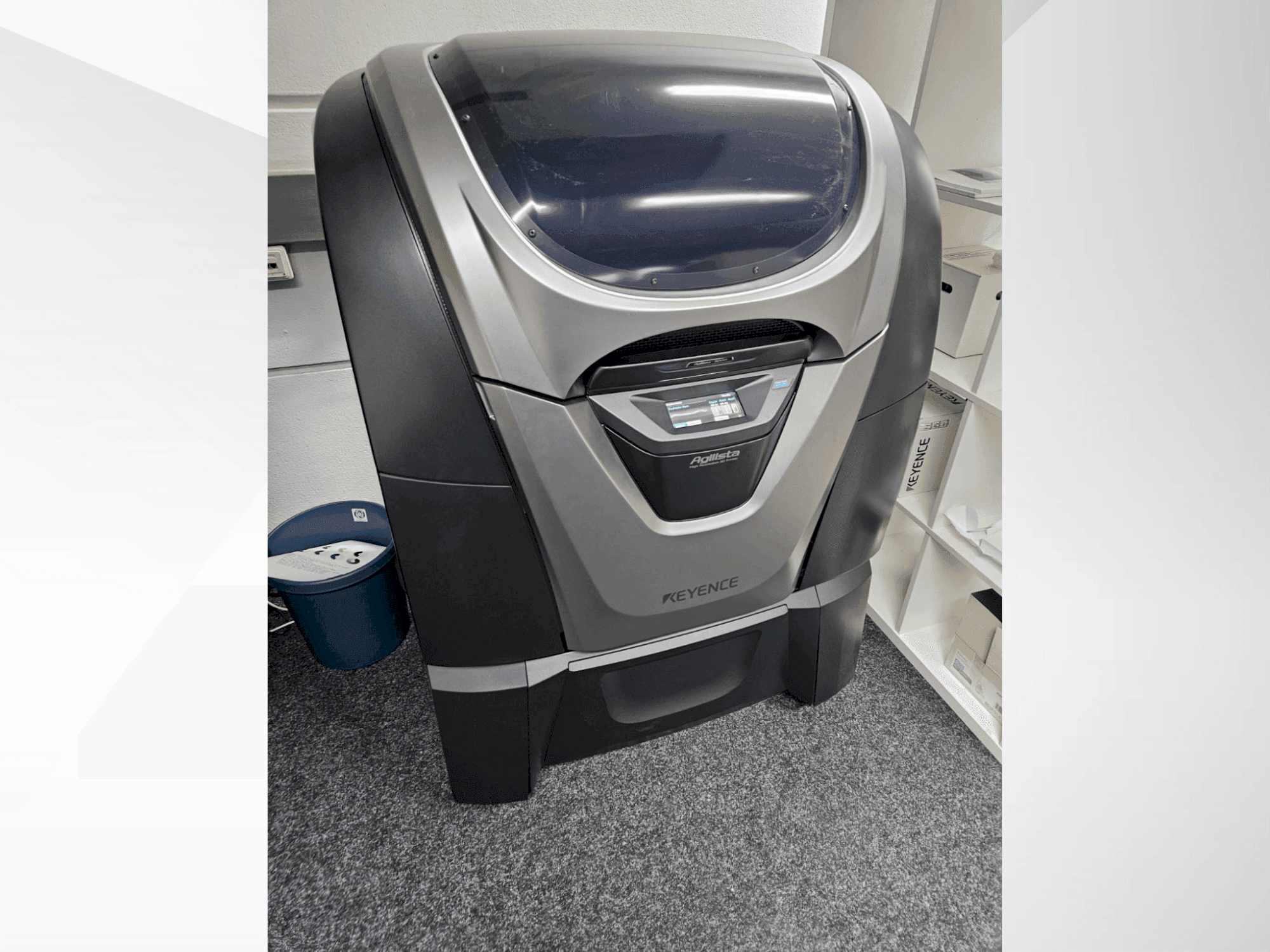 Вид станка KEYENCE Agilista 3200 W спереди