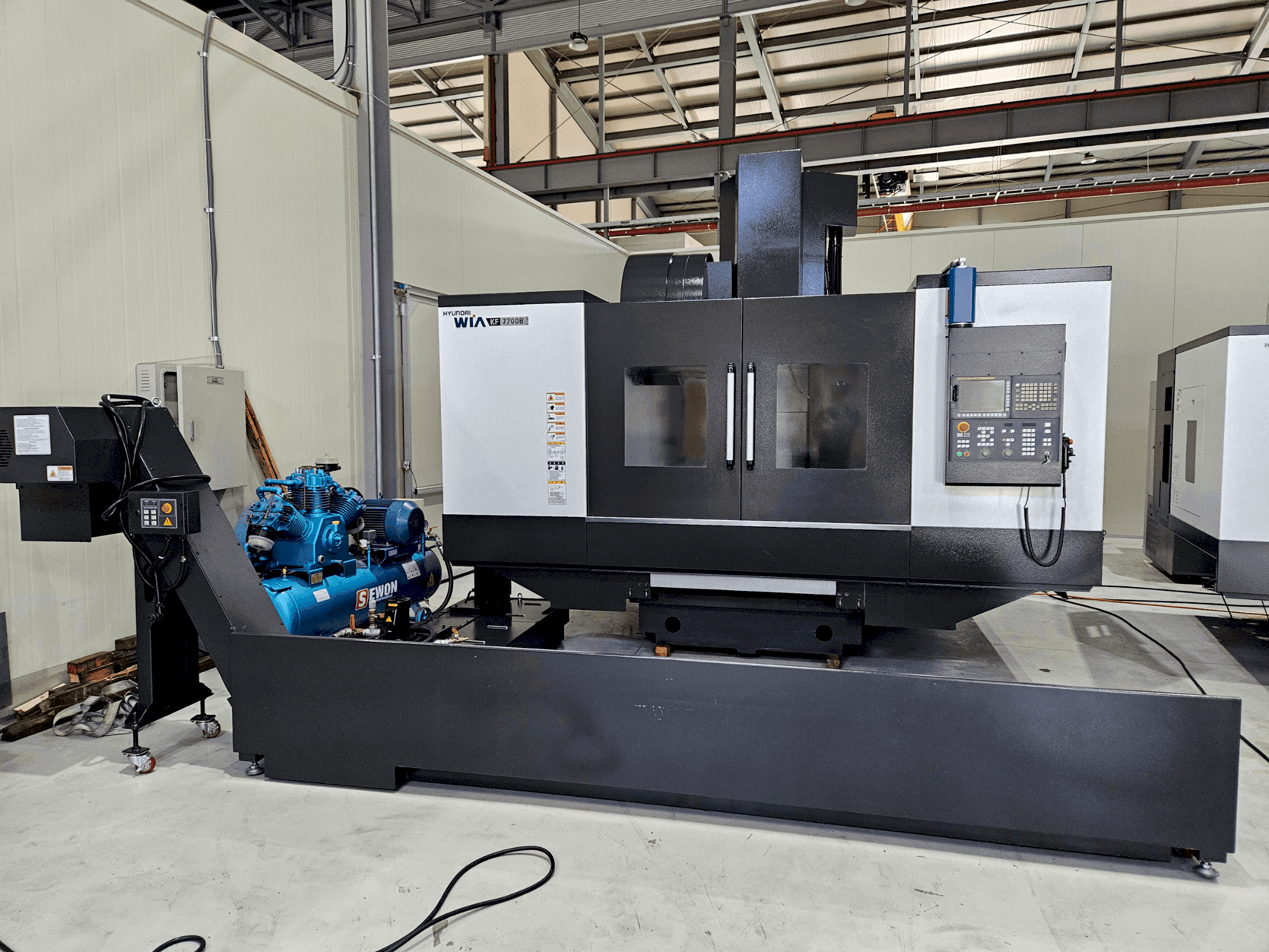 Вид станка Hyundai Wia WIA KF 7700 B спереди