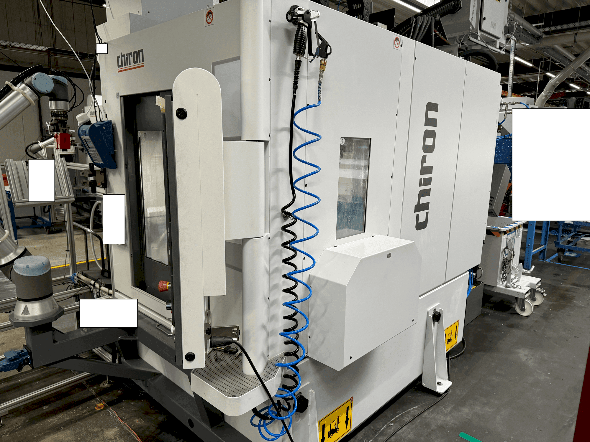 Вид станка CHIRON FZ12 FX спереди